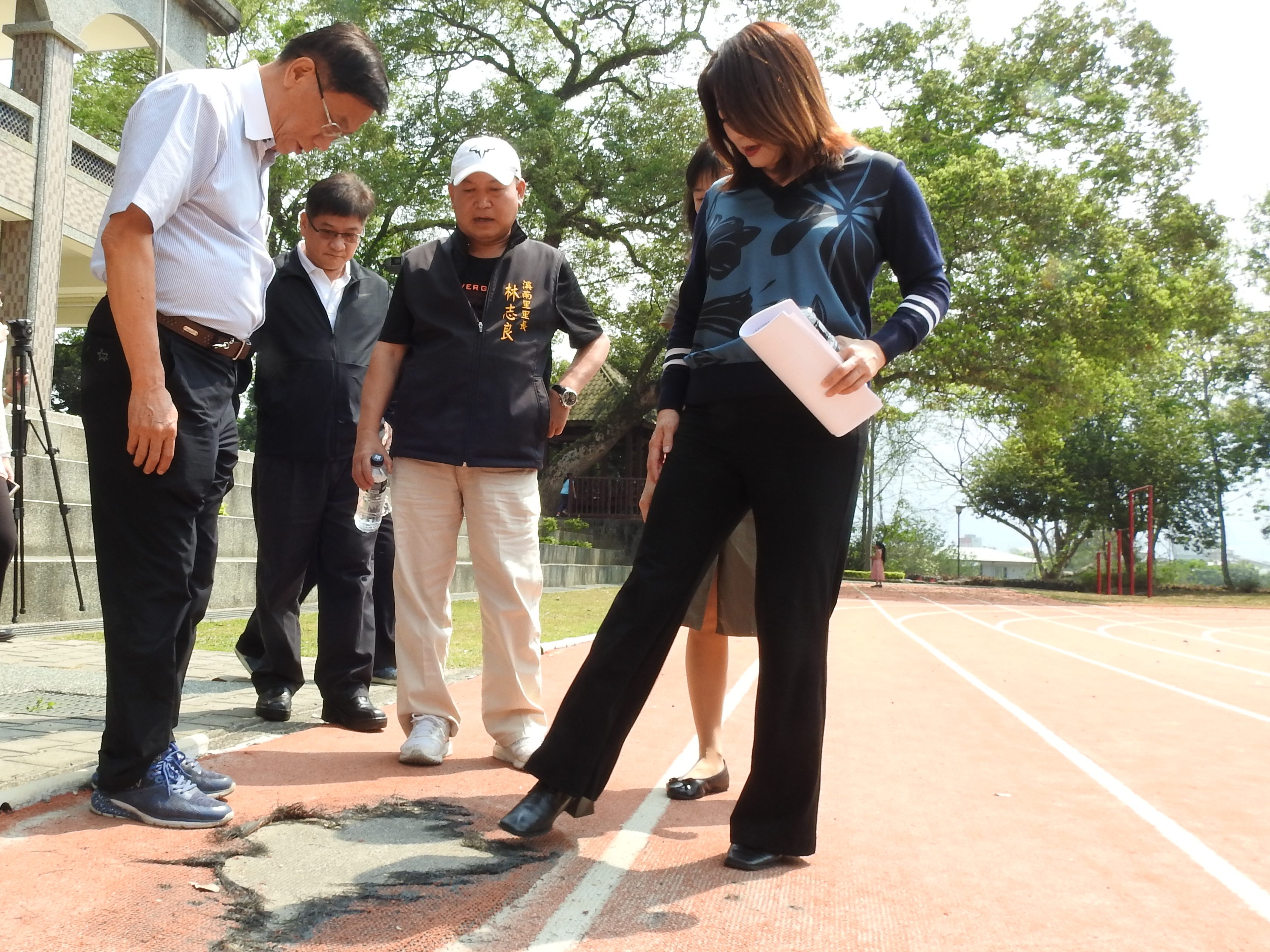 相關圖片3-百年校慶將屆 溪南國小有喜 超齡跑道更新有譜