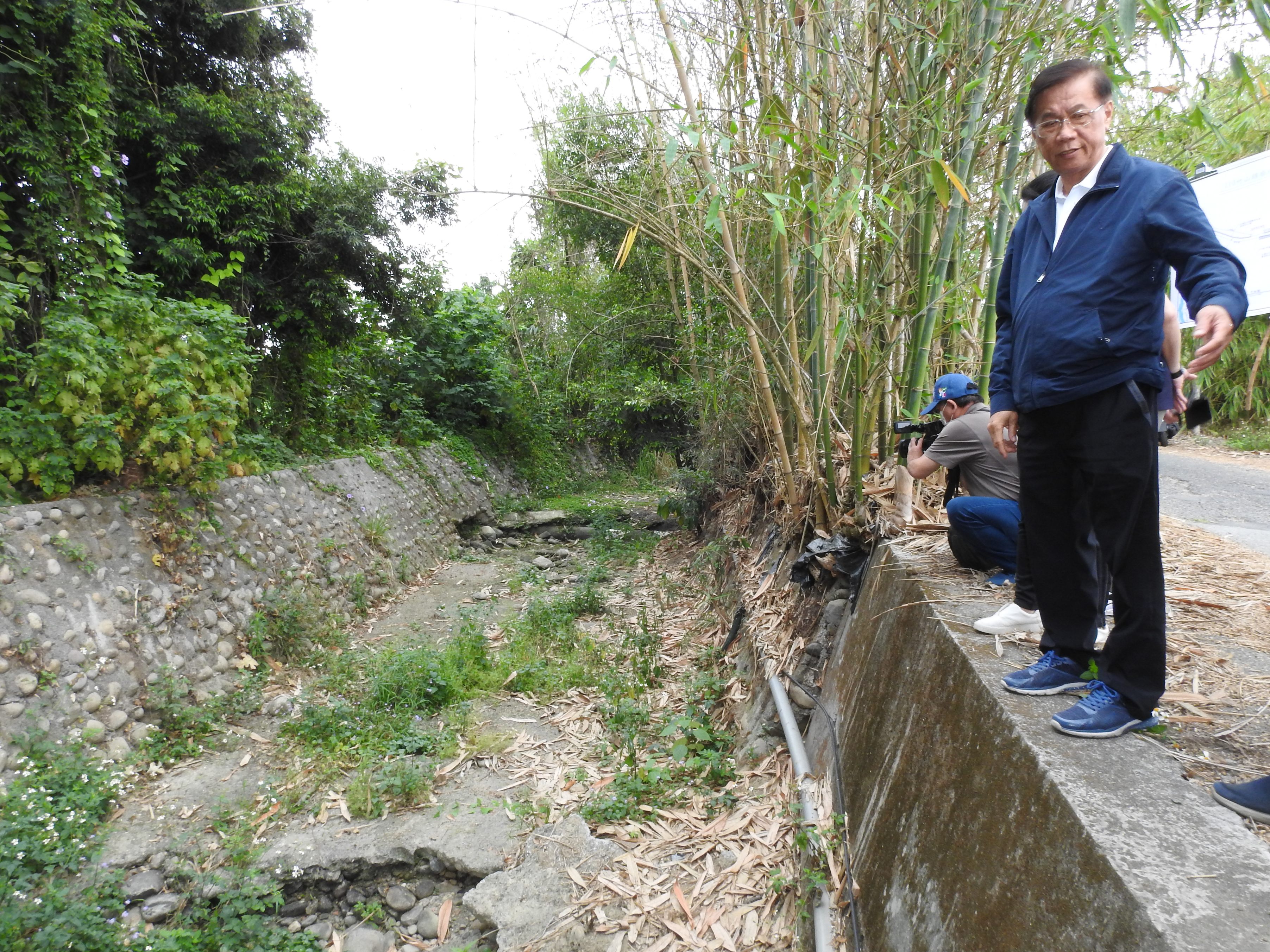 相關圖片1-竹山五處野溪、大排護岸及農路獲縣長會勘補強改善