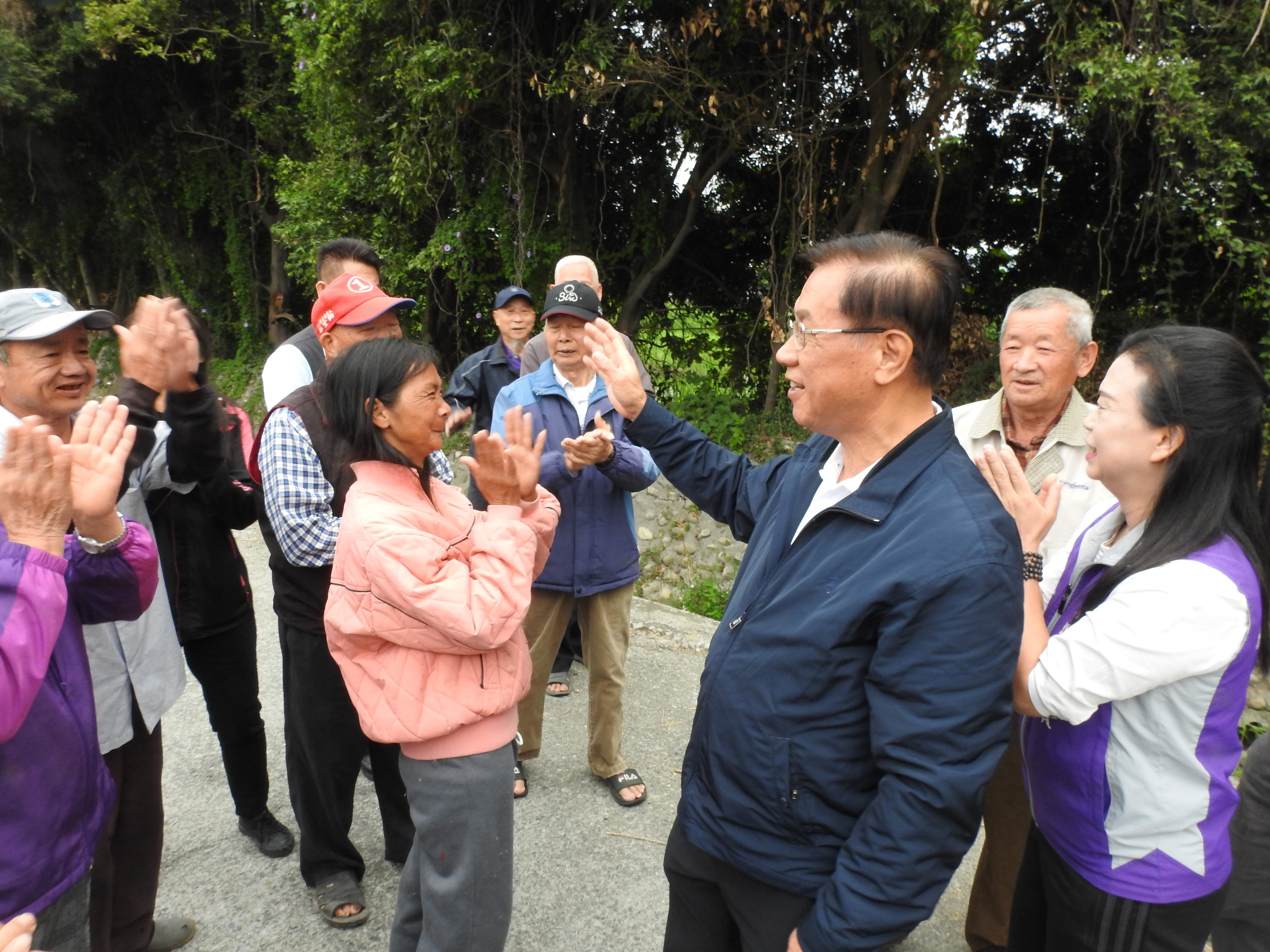 相關圖片4-竹山五處野溪、大排護岸及農路獲縣長會勘補強改善