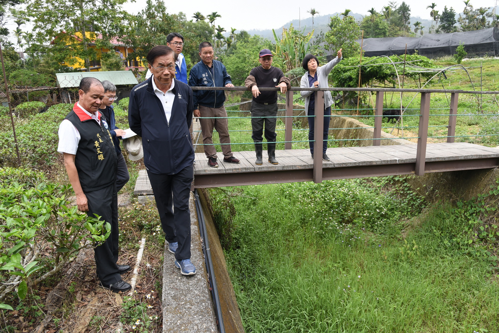 相關圖片3-林縣長深入水里魚池鄉間 會勘多條農路改善工程