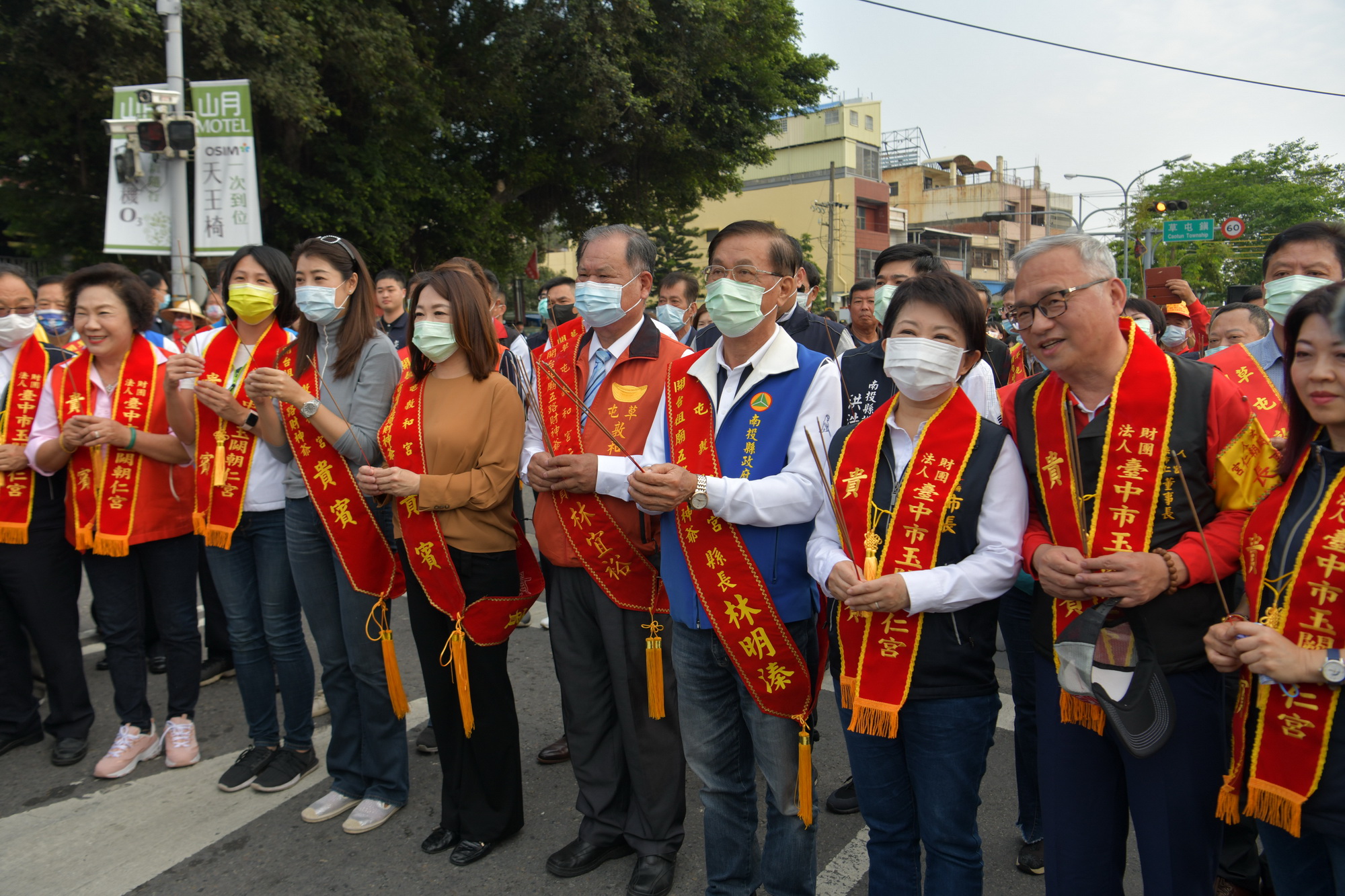 相關圖片2-2021牛轉乾坤遶境活動　林縣長接駕祈福