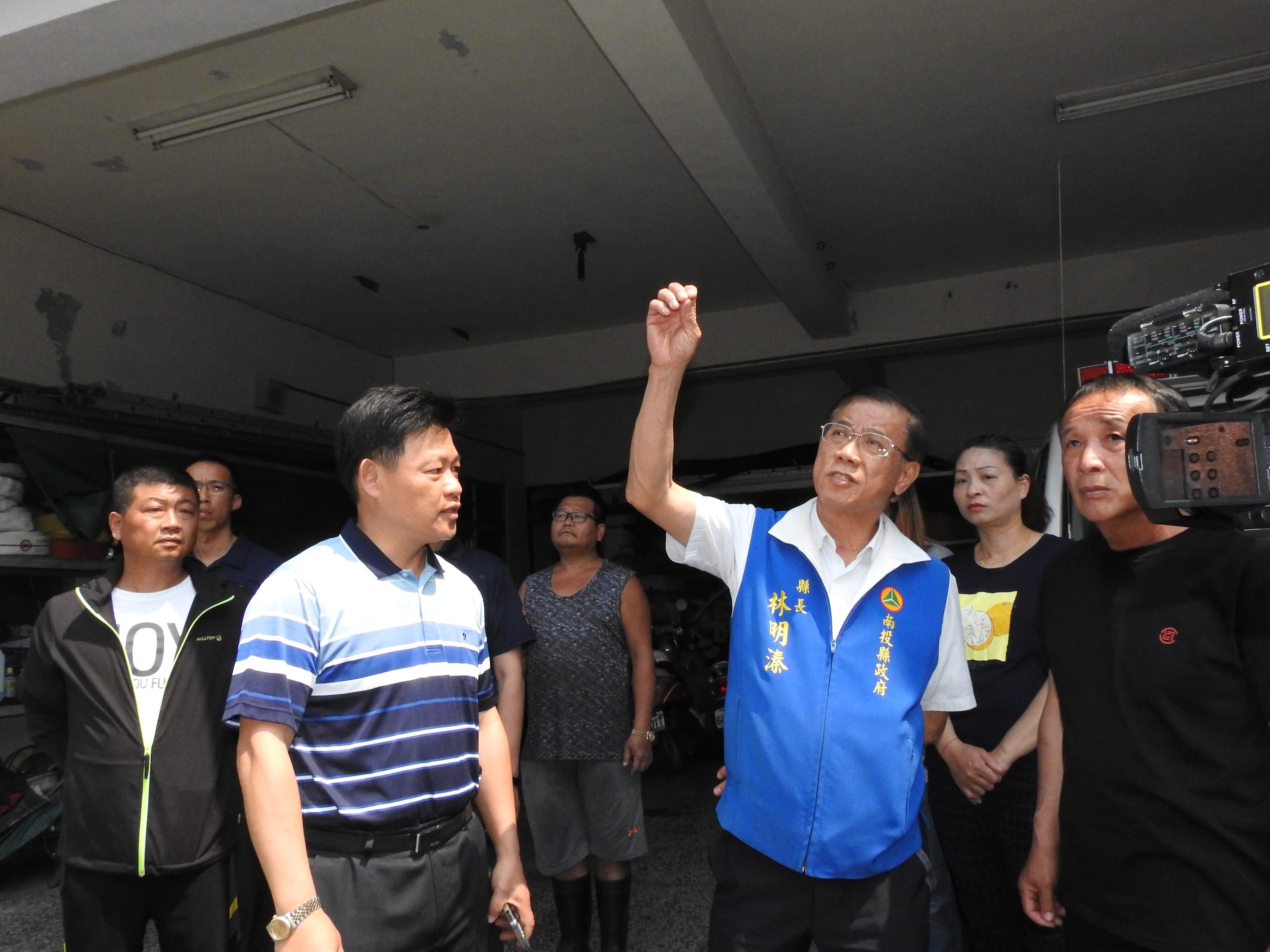 相關圖片2-日月潭畔火燒山獲控制 林縣長慰問警義消 籲久旱之際勿輕忽星火