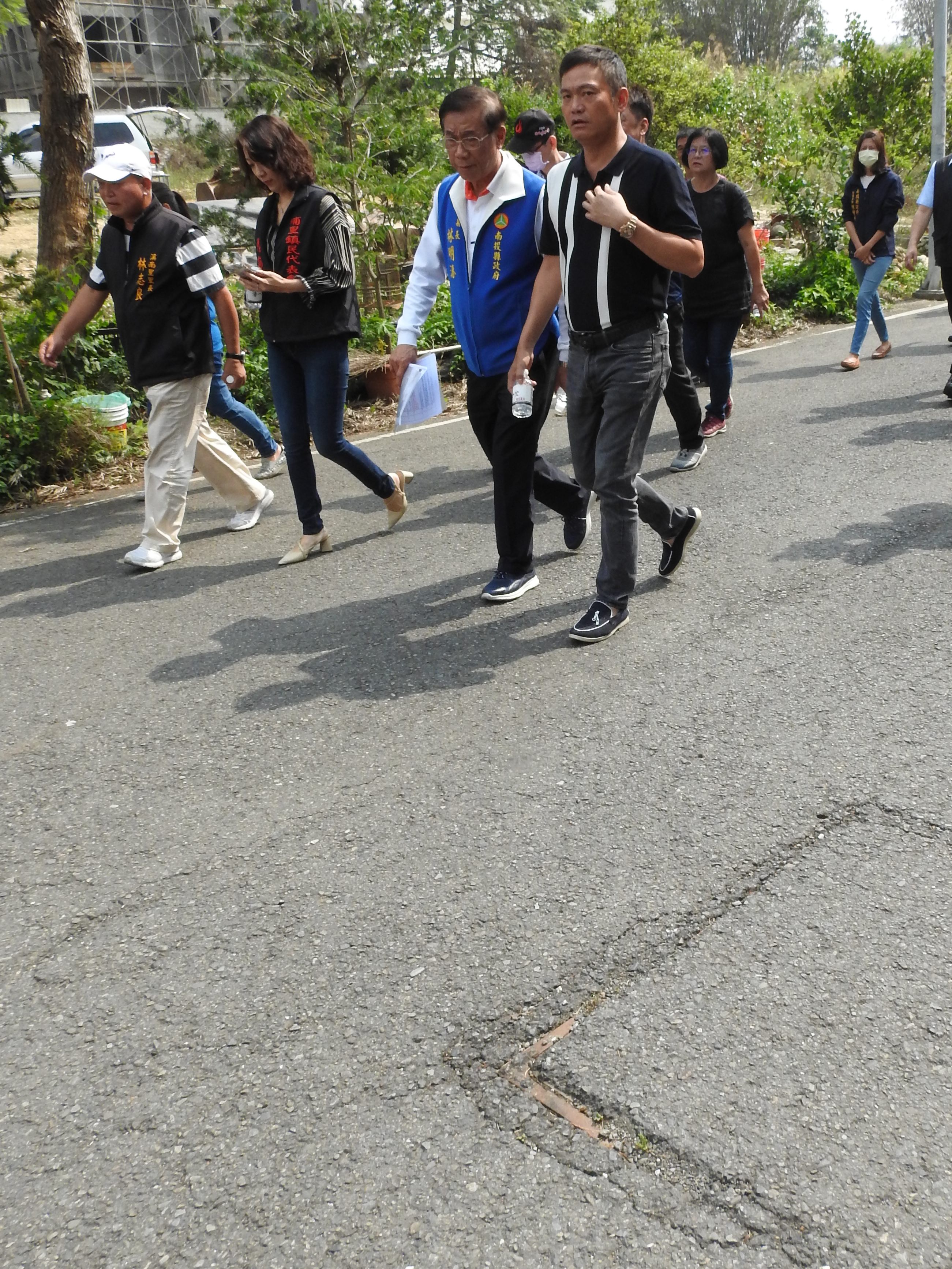 相關圖片3-埔里老舊巷道崎嶇難行 林縣長會勘更新改善
