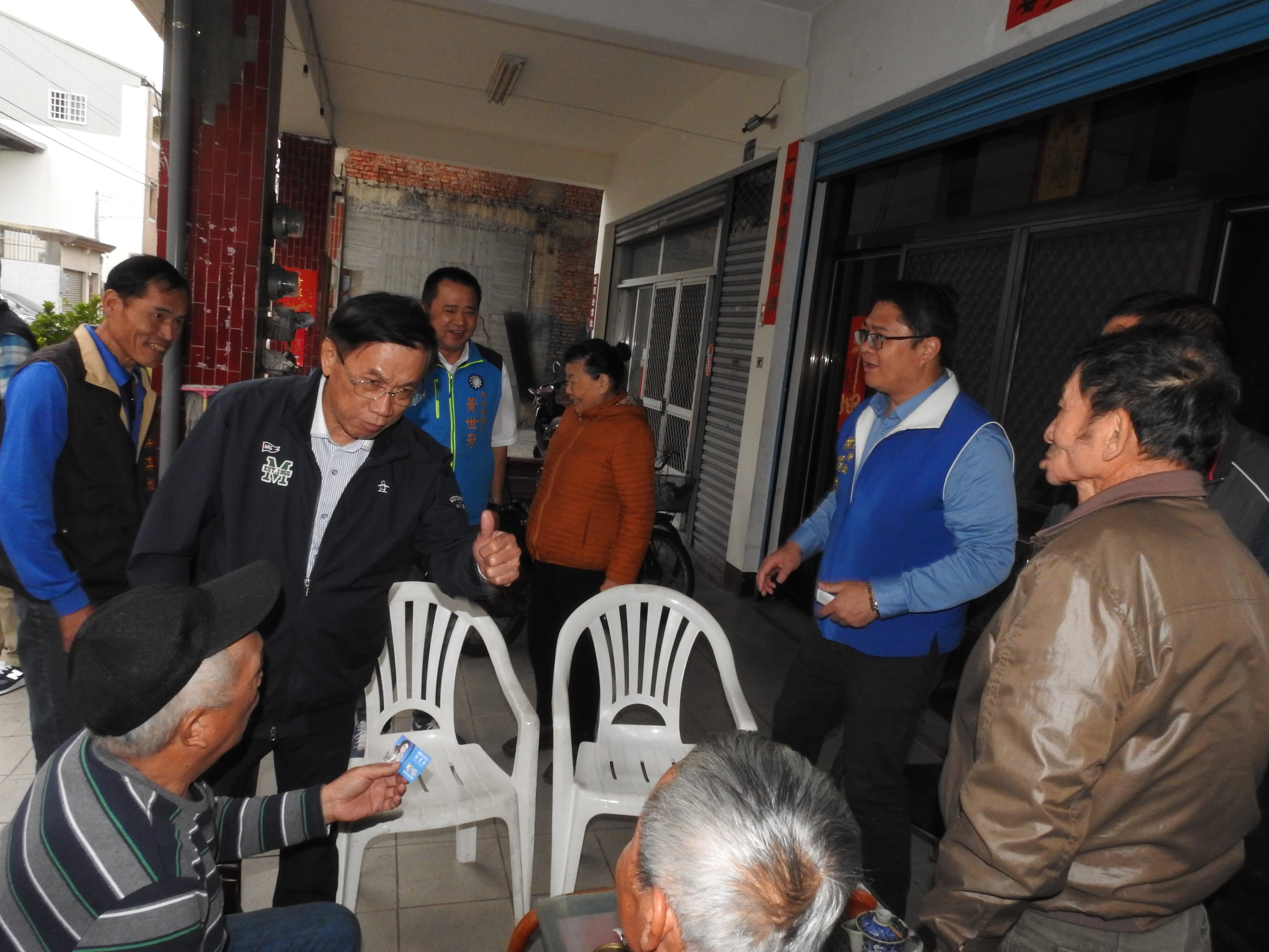 other image3-County Magistrate Lin gives full support in creating a light and shadow scenery at Carp Pond for night tours, March 3