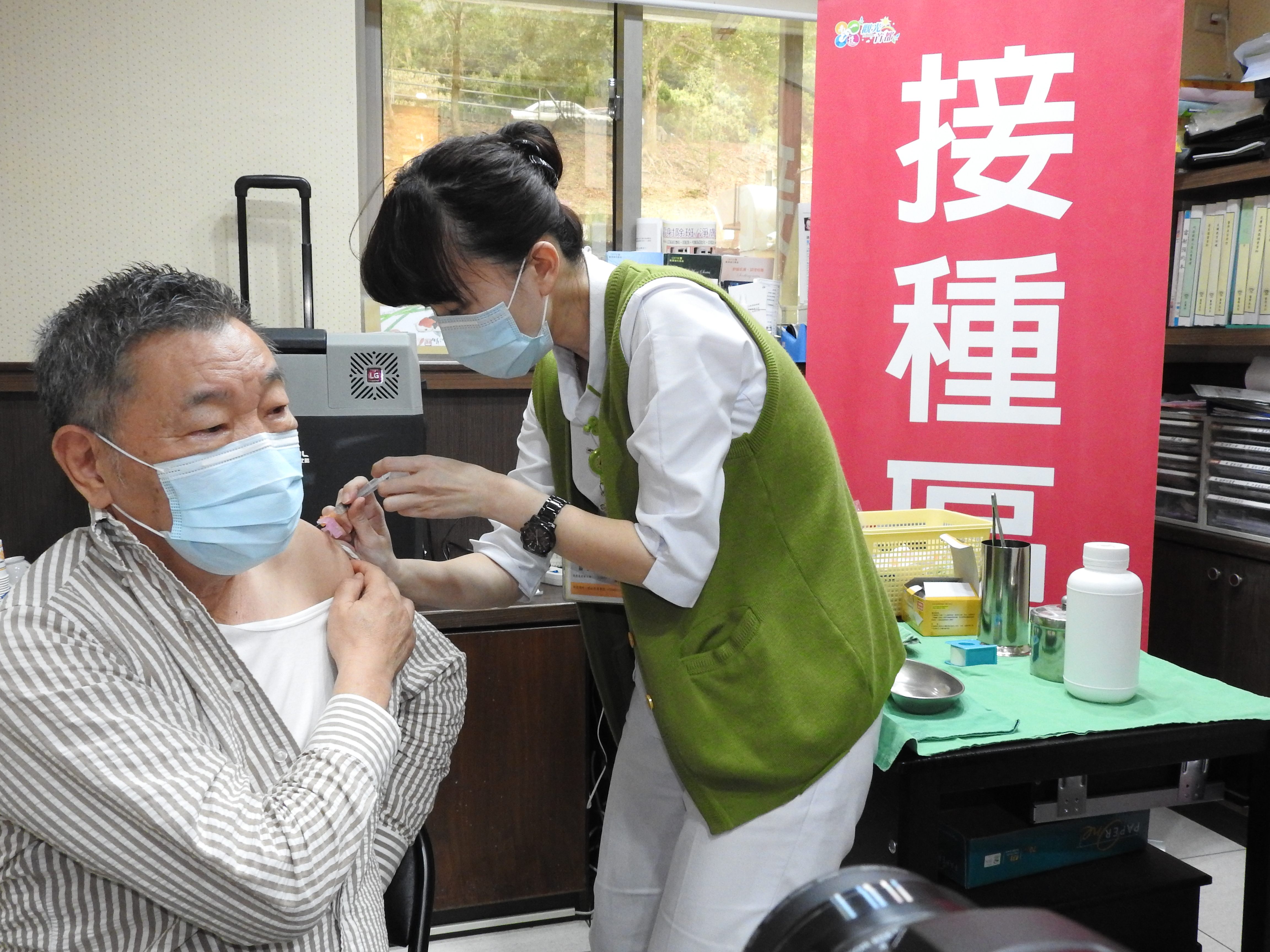 other image1-The vaccination for COVID-19 begins, Chu Shang Show Chwan Hospital and Puli Branch of Taichung Veterans General Hospital in Nantou County are open for appointment registration, March 22
