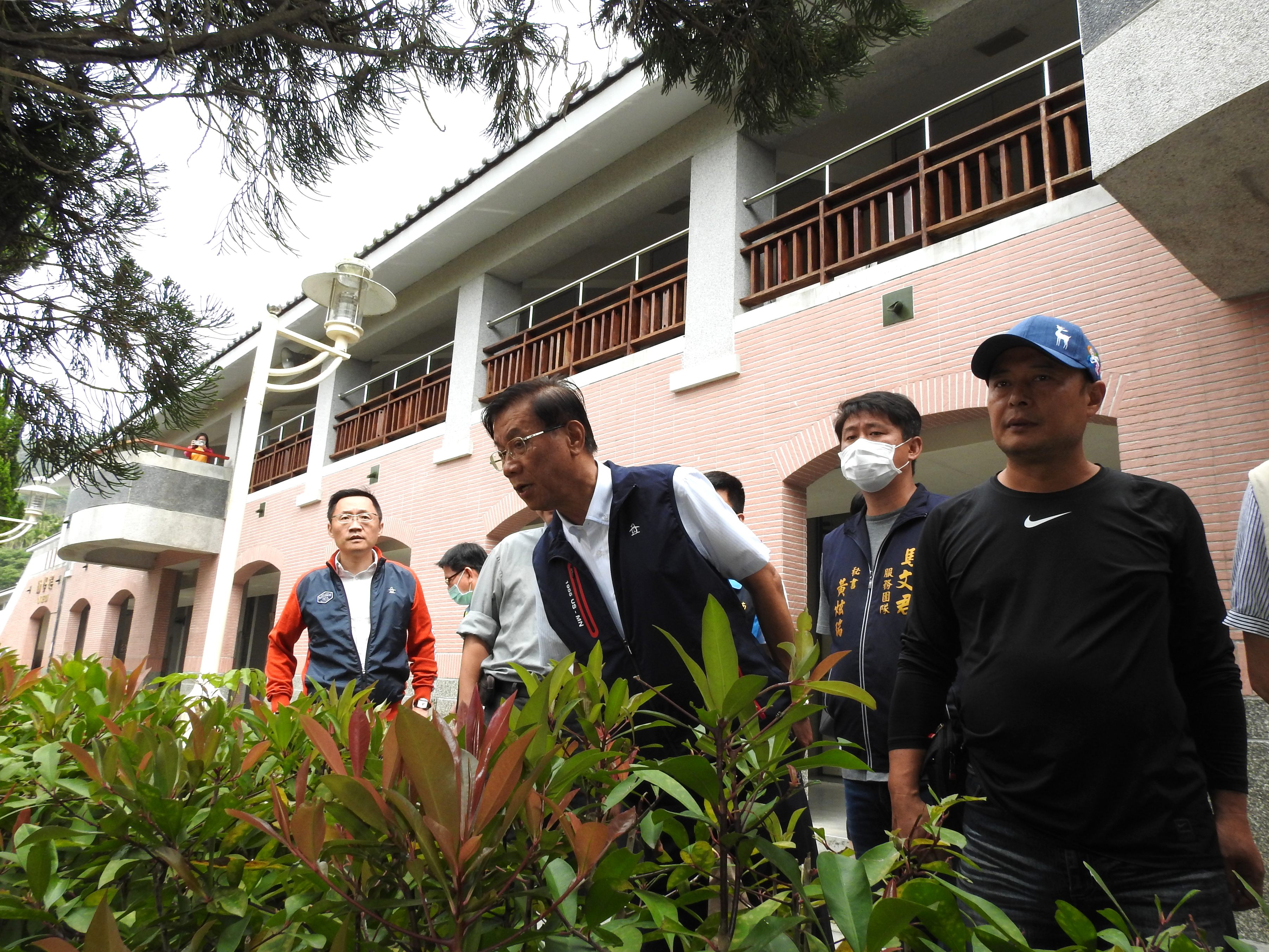 相關圖片3-林縣長「緊腳緊手」力爭新闢水中足球場、搶救鹿中龍柏老樹群