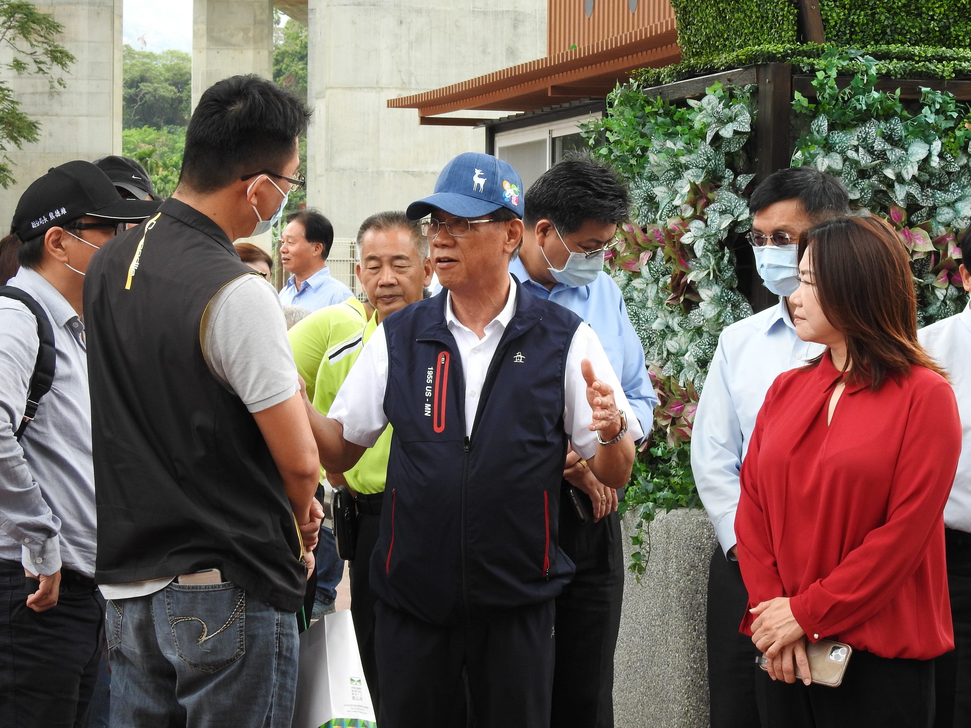相關圖片1-橋聳雲天綠雕園區化水泥叢林成生態綠園 中央地方合作新典範