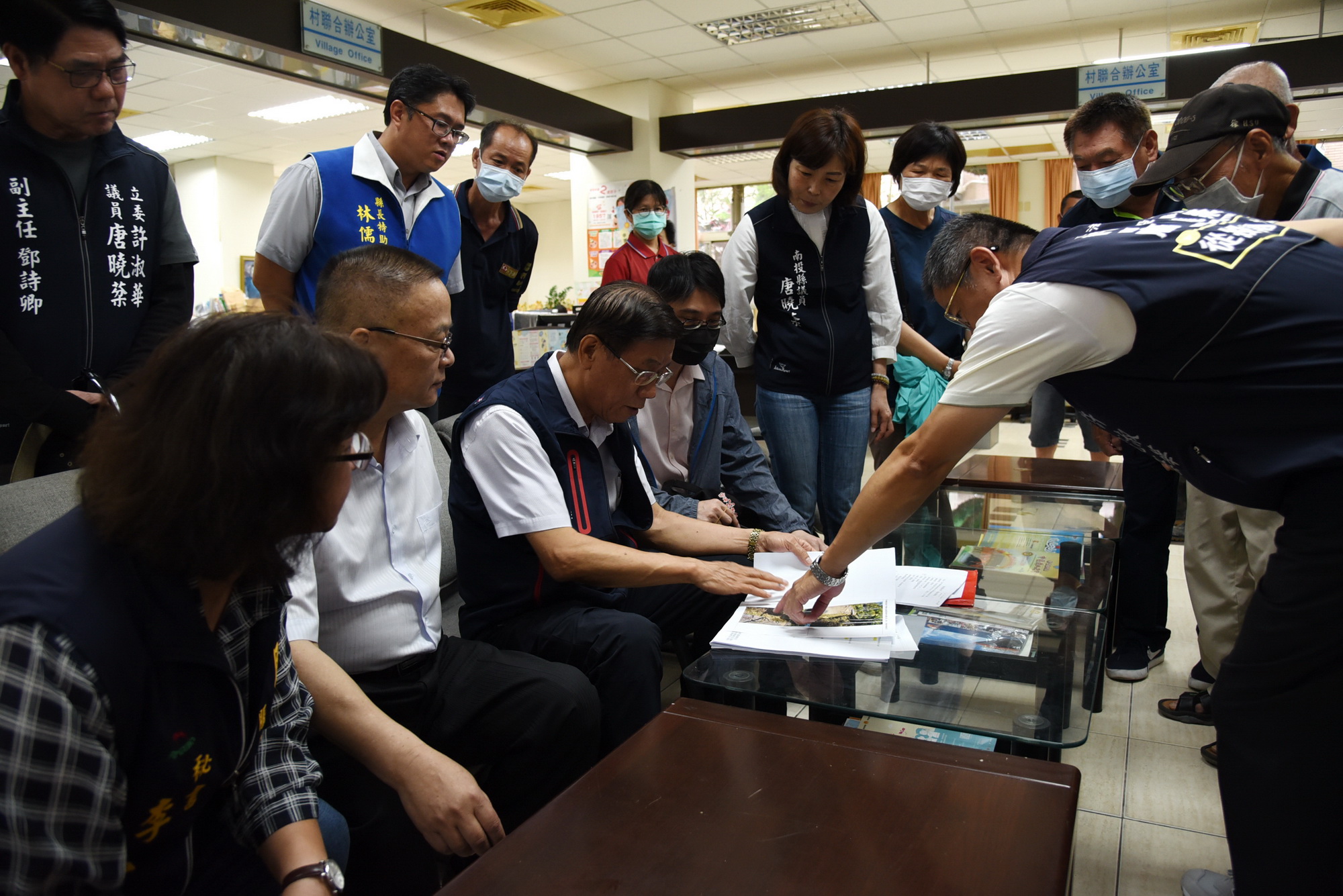 相關圖片3-林縣長會勘中寮10條農水路  投入近千萬元改善