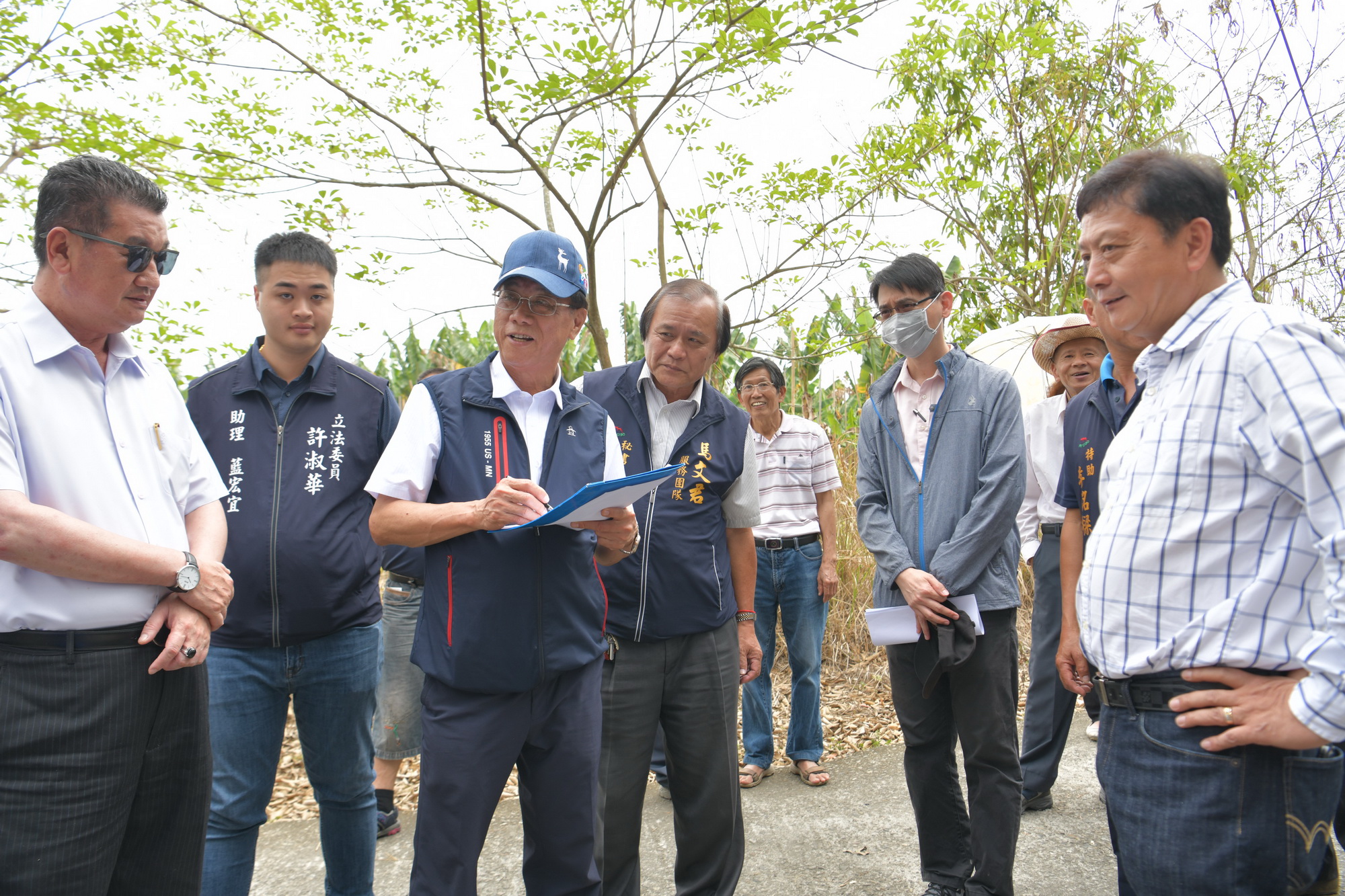 圖片-林縣長會勘草屯農路、護岸　斥資千萬改善