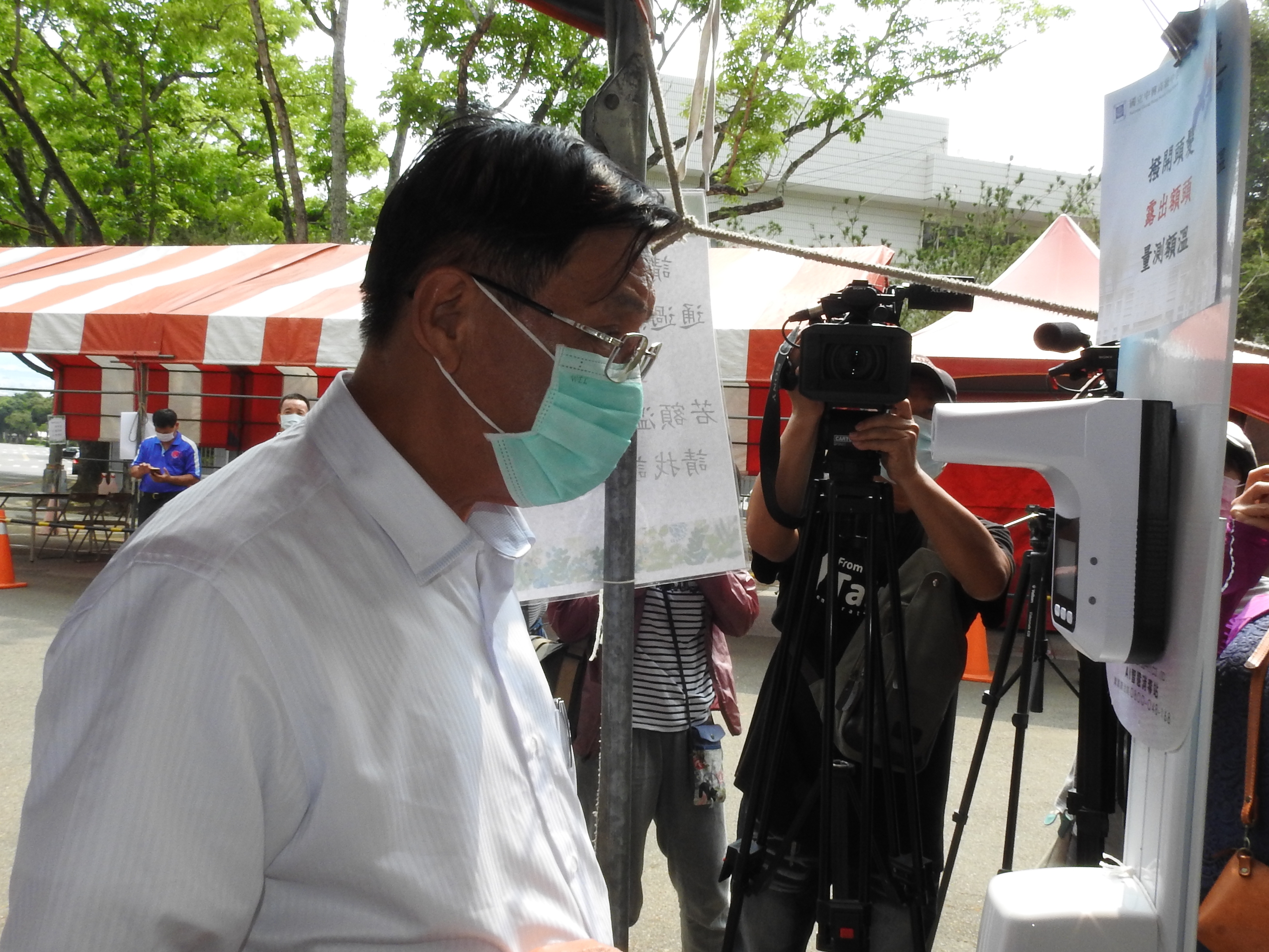 相關圖片1-國中會考全縣8考場防疫準備就緒 林縣長提前檢查務求周延