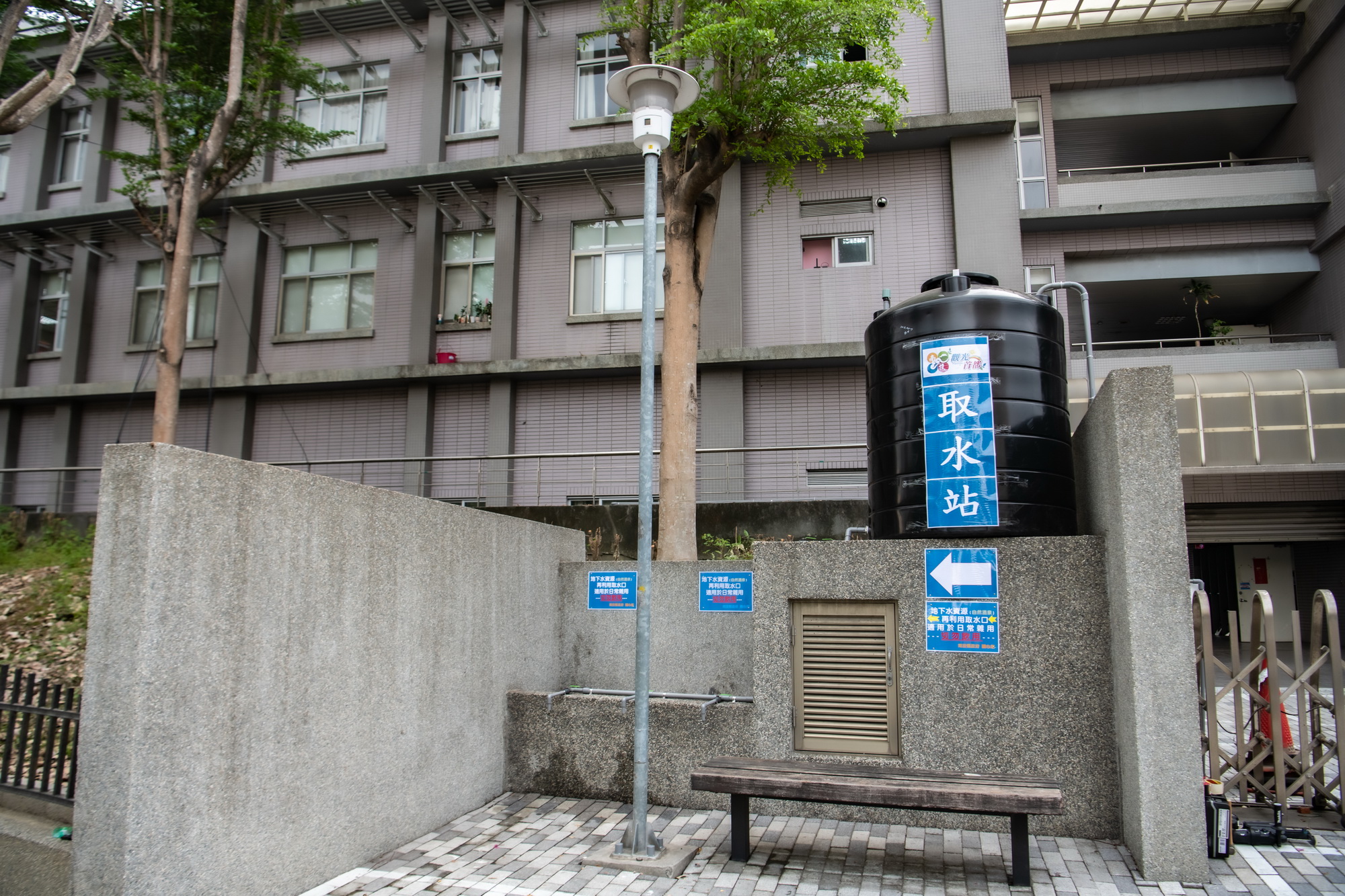 News images-In response to the water shortage crisis, the county government makes use of underground springs for the public to use, April 8
