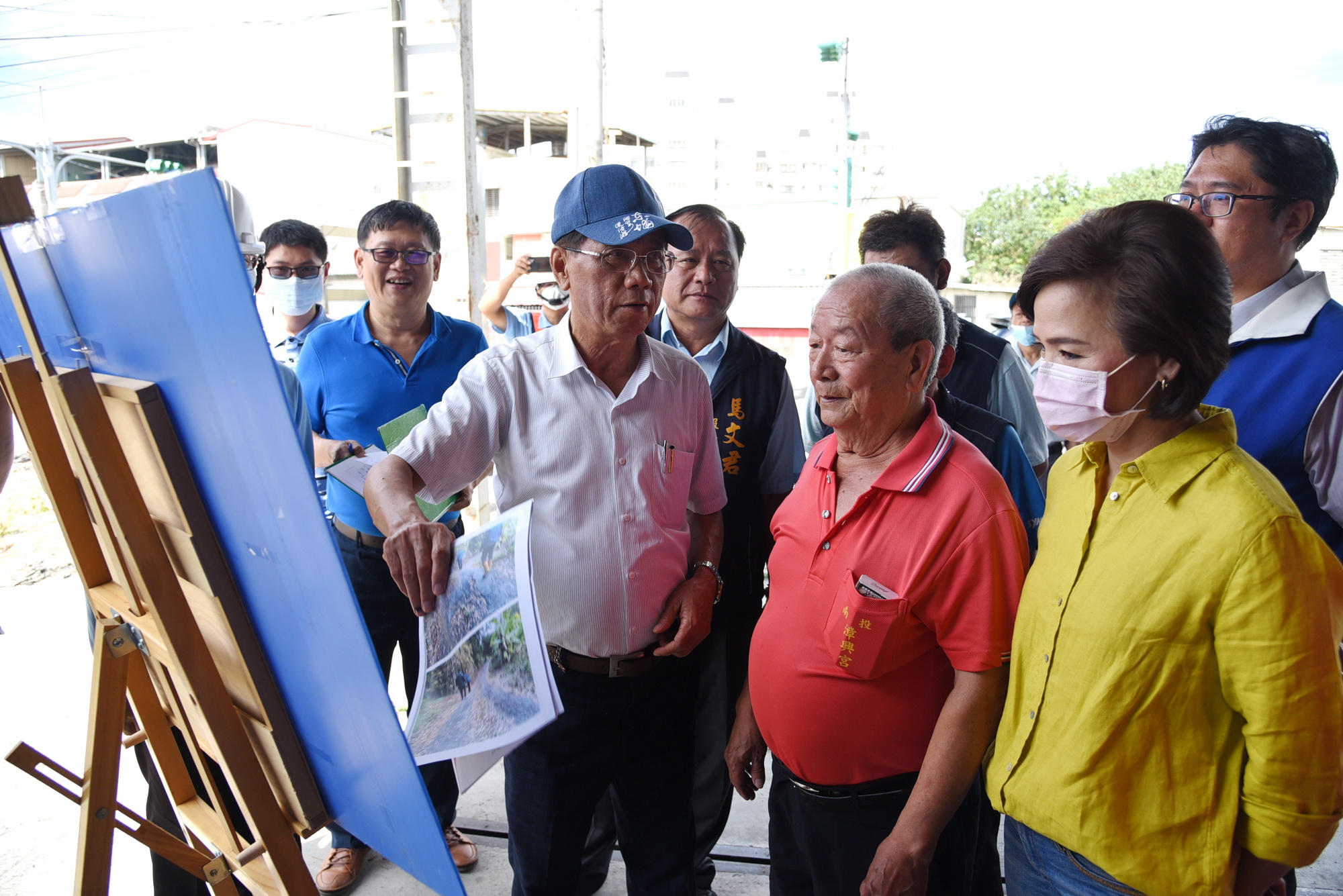 相關圖片3-林縣長會勘南投市多條道路改善工程