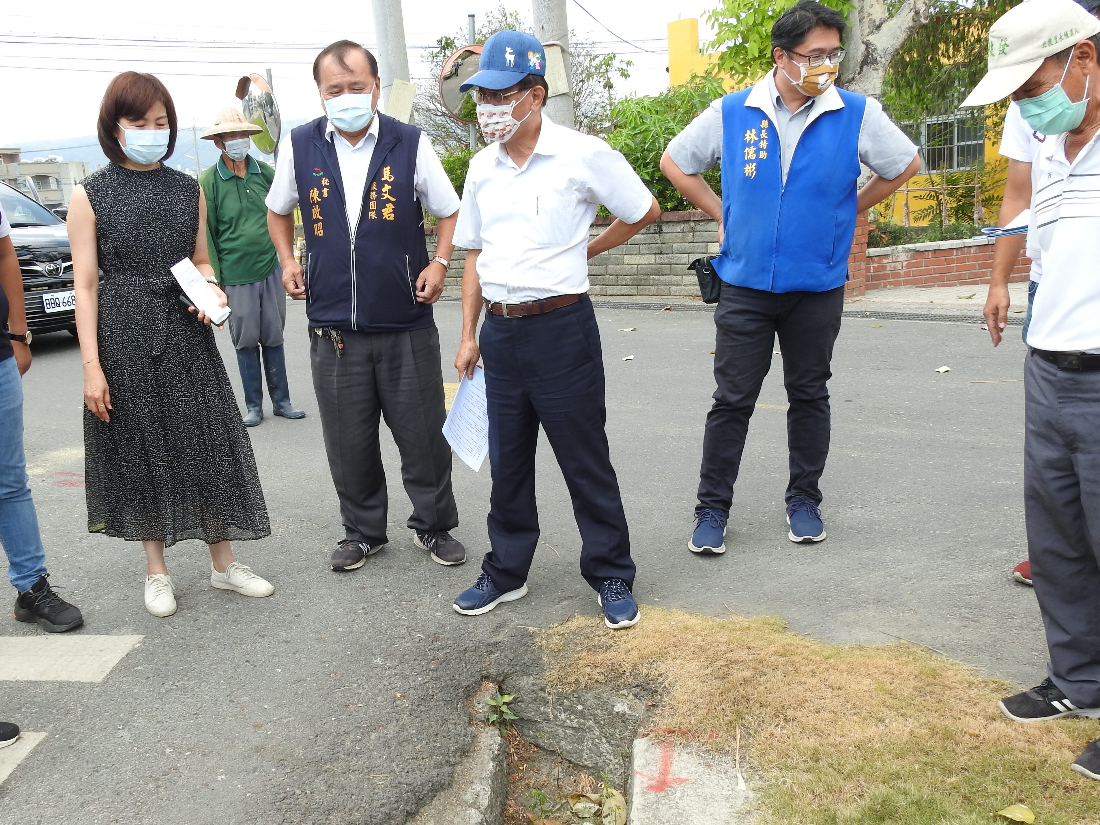 相關圖片2-防疫無礙建設 林縣長會勘草屯4重劃區斥資逾750萬元改善農路