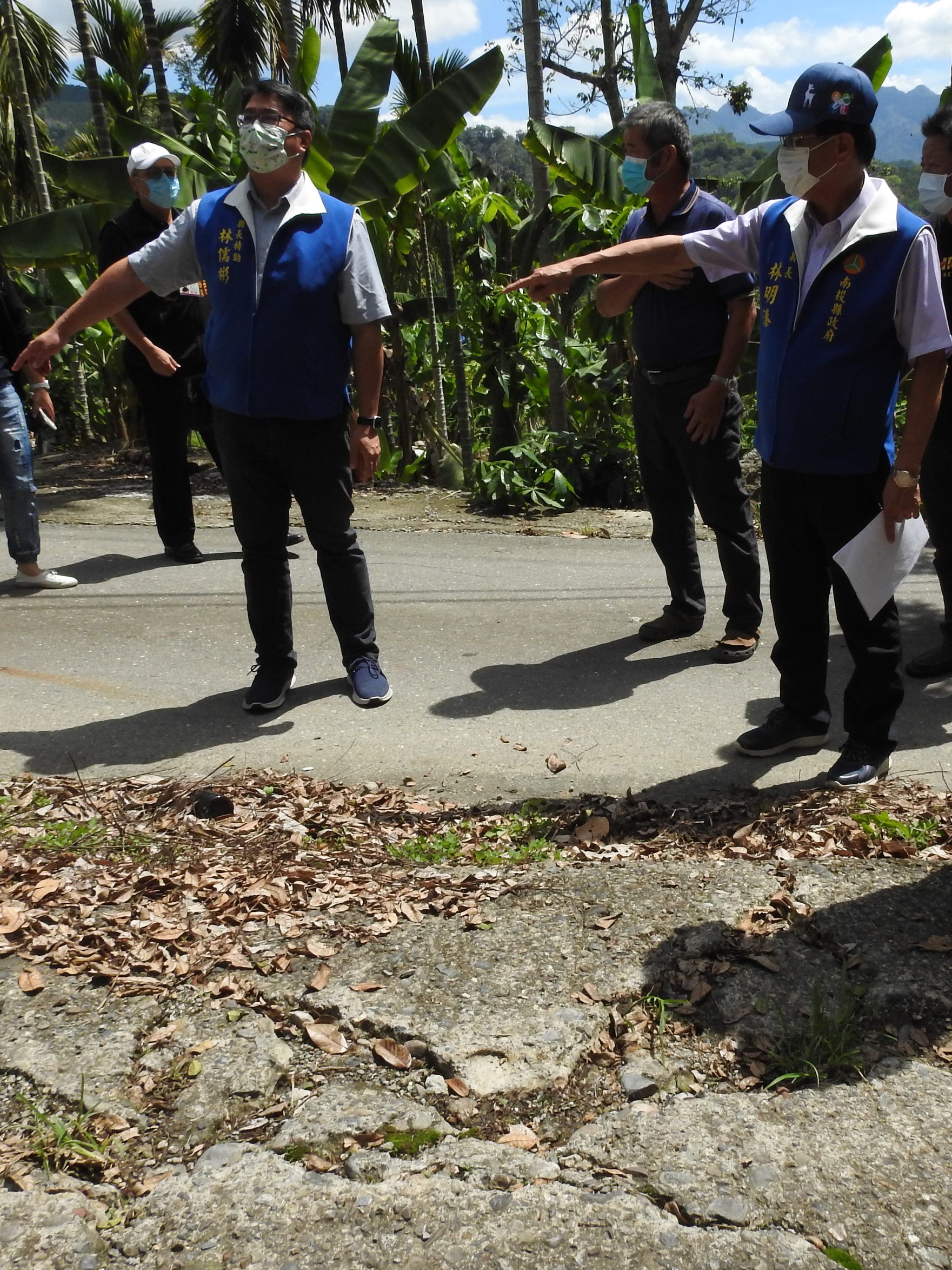 相關圖片3-國姓鄉4村7處道路待改善 林縣長會勘允砸逾700萬整修