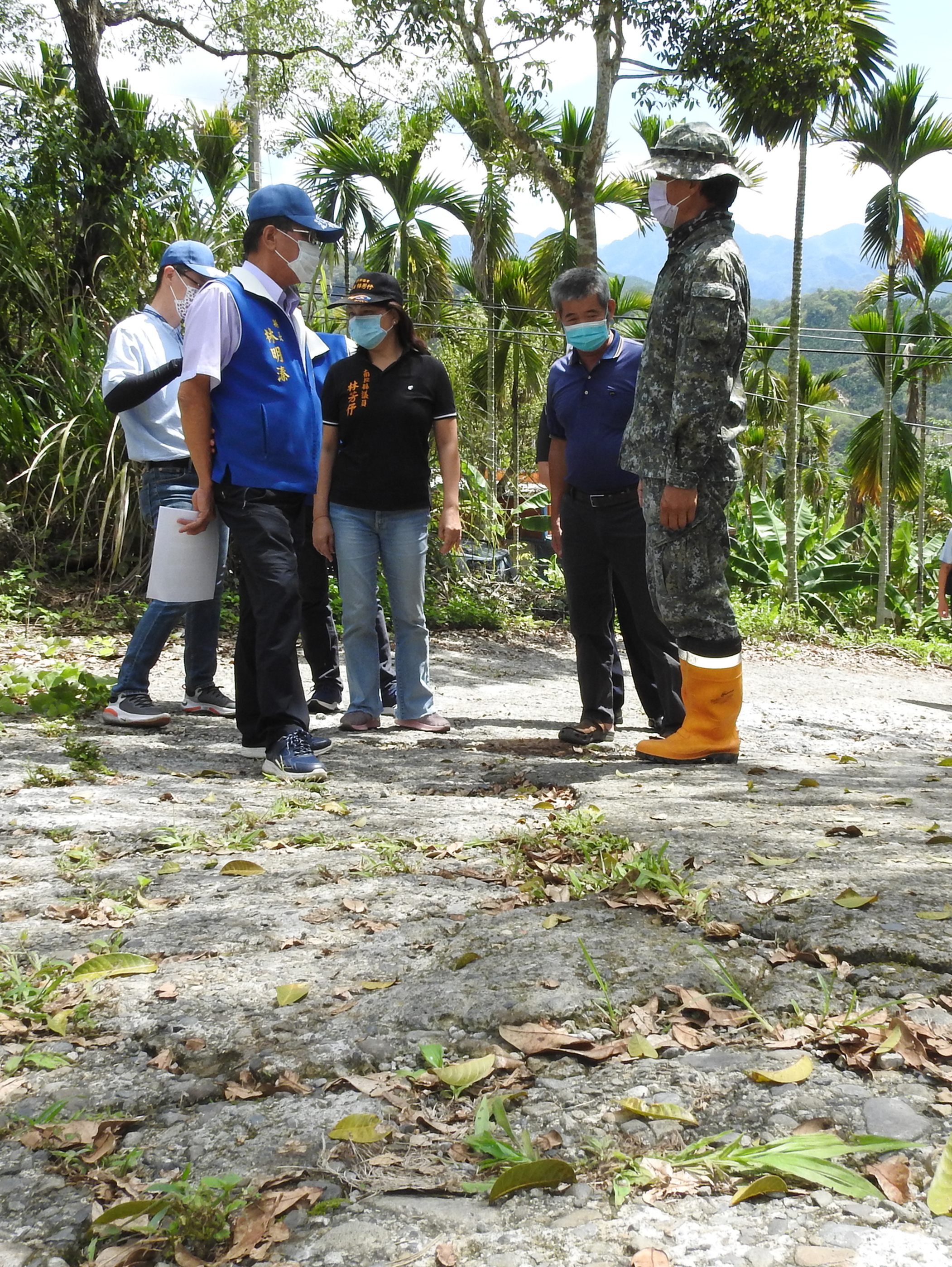 相關圖片4-國姓鄉4村7處道路待改善 林縣長會勘允砸逾700萬整修