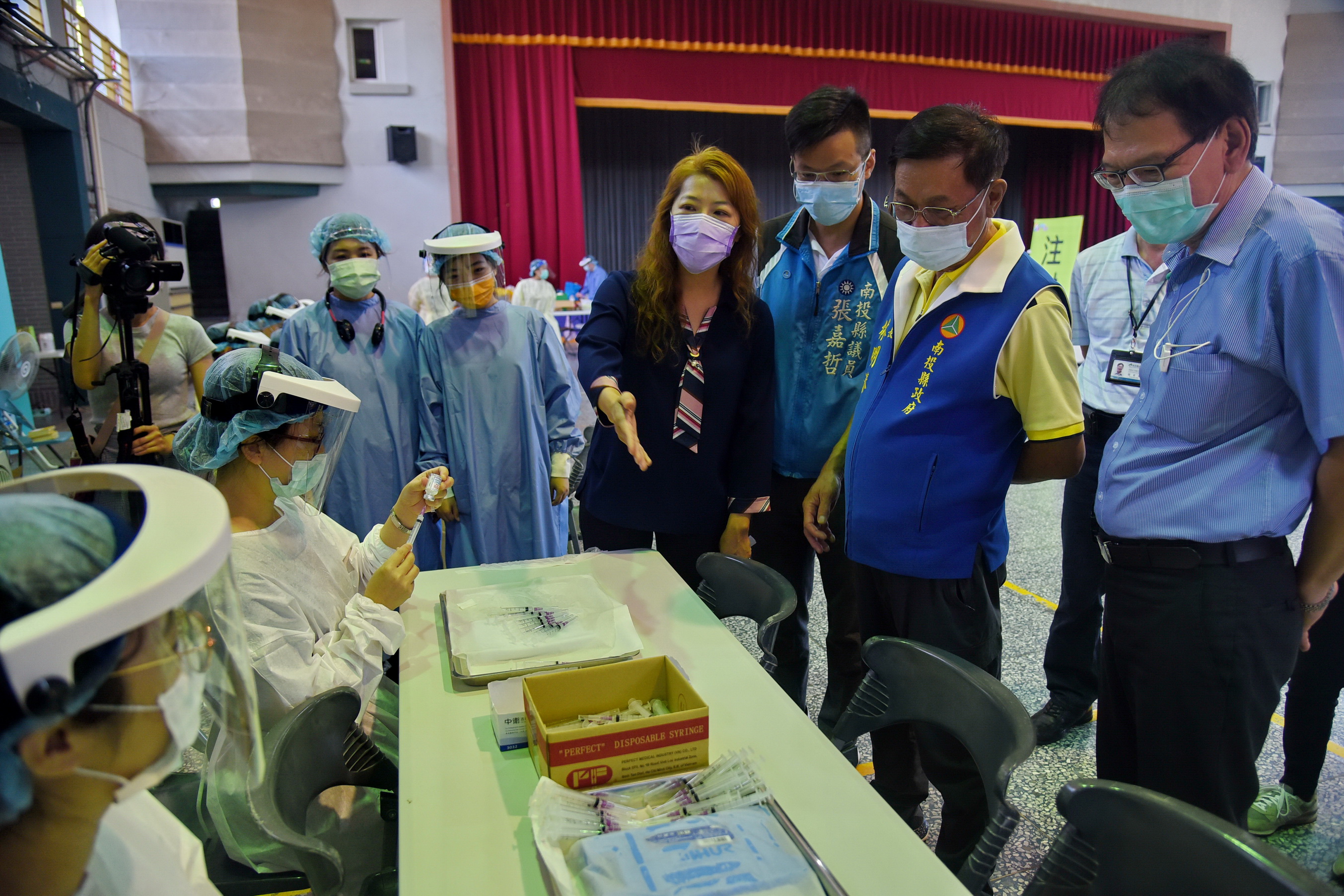 相關圖片1-投縣第四批莫德納疫苗開打 林縣長視察疫苗接種站