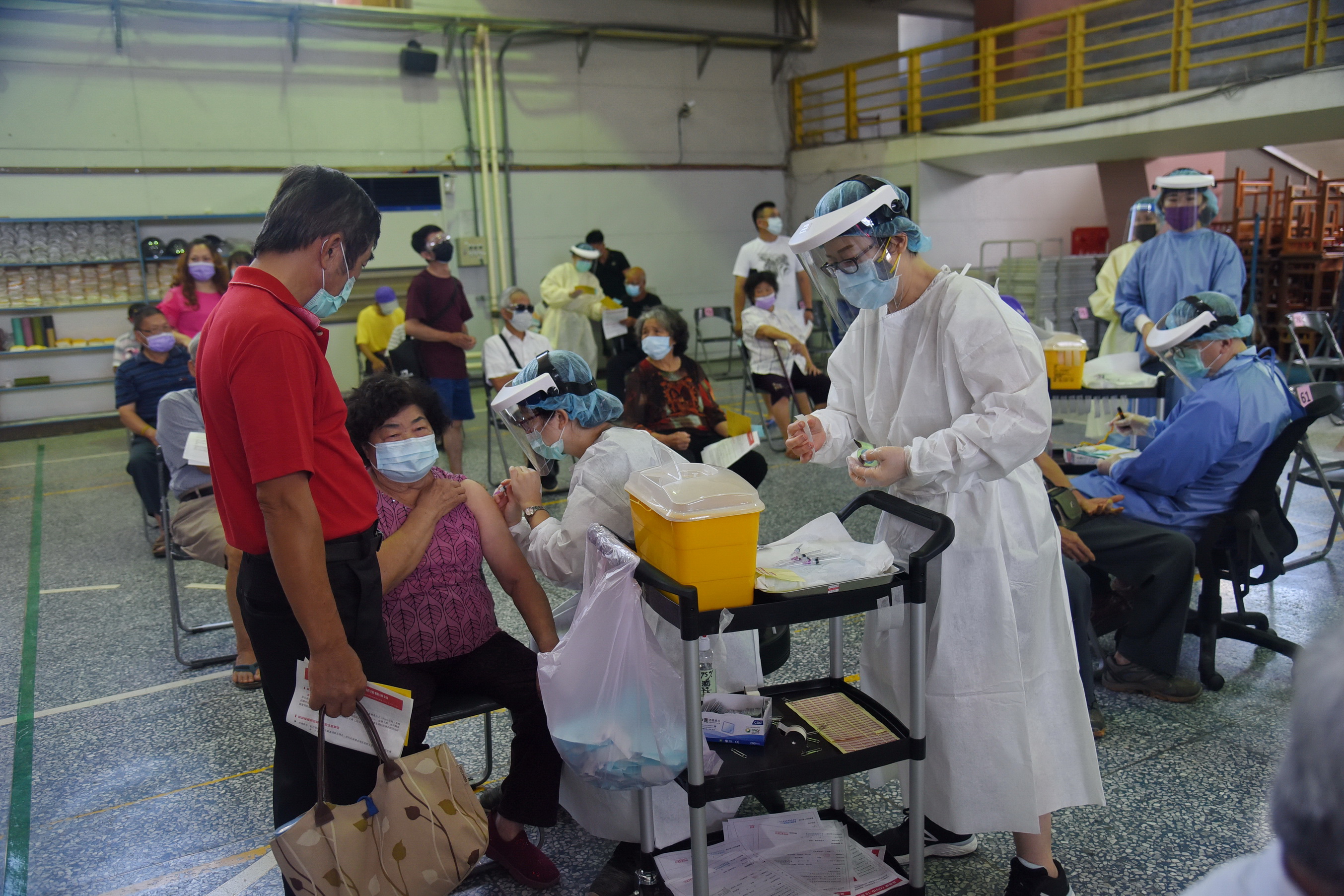 相關圖片3-投縣第四批莫德納疫苗開打 林縣長視察疫苗接種站