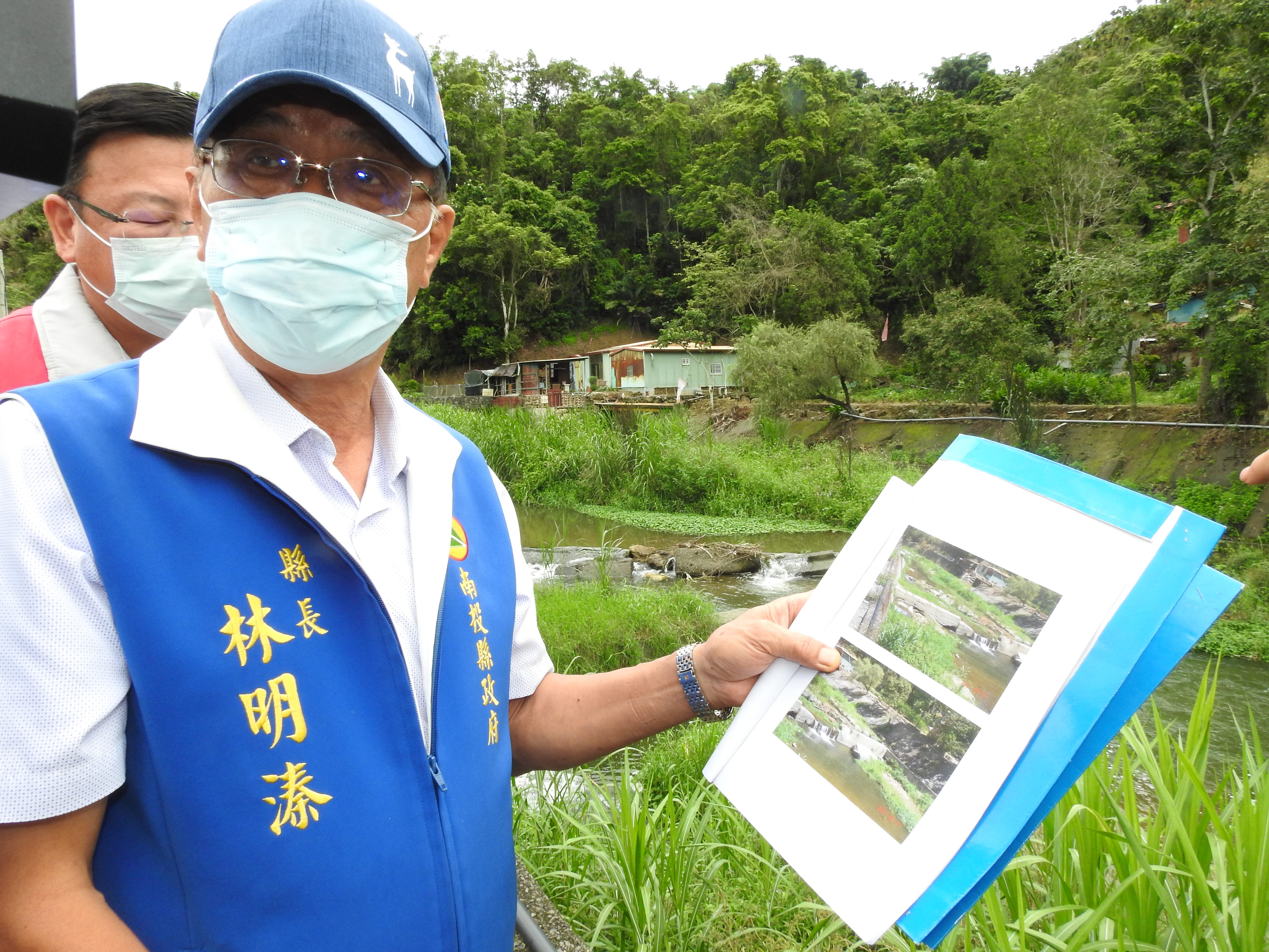 相關圖片3-魚池溪「固床工」淘空 林縣長會勘花小錢減大災