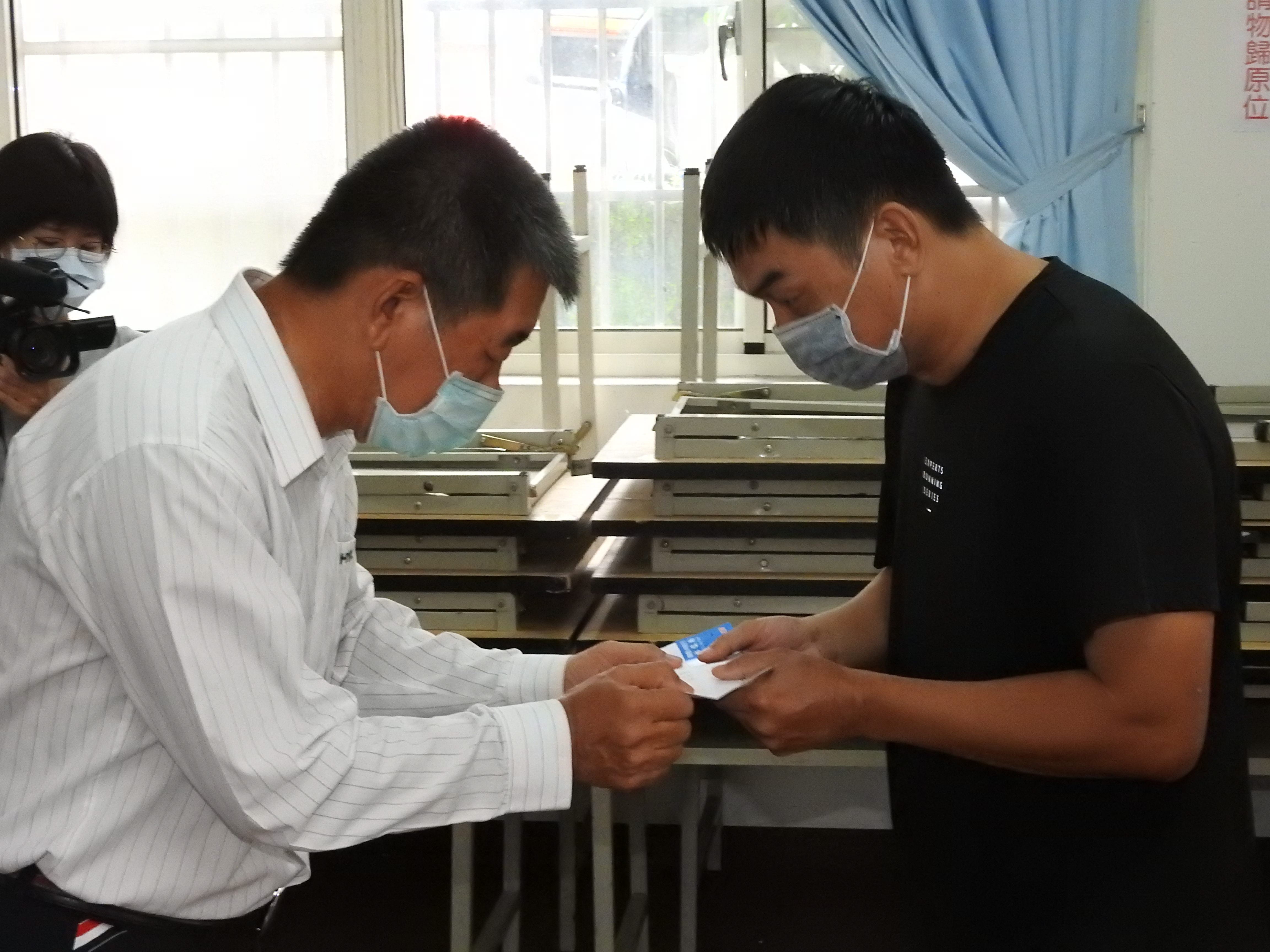 相關圖片3-鎖定疫情受害邊緣弱勢民眾提供萬元急難救助 鑫永銓3千萬善款開始發放三周內完成