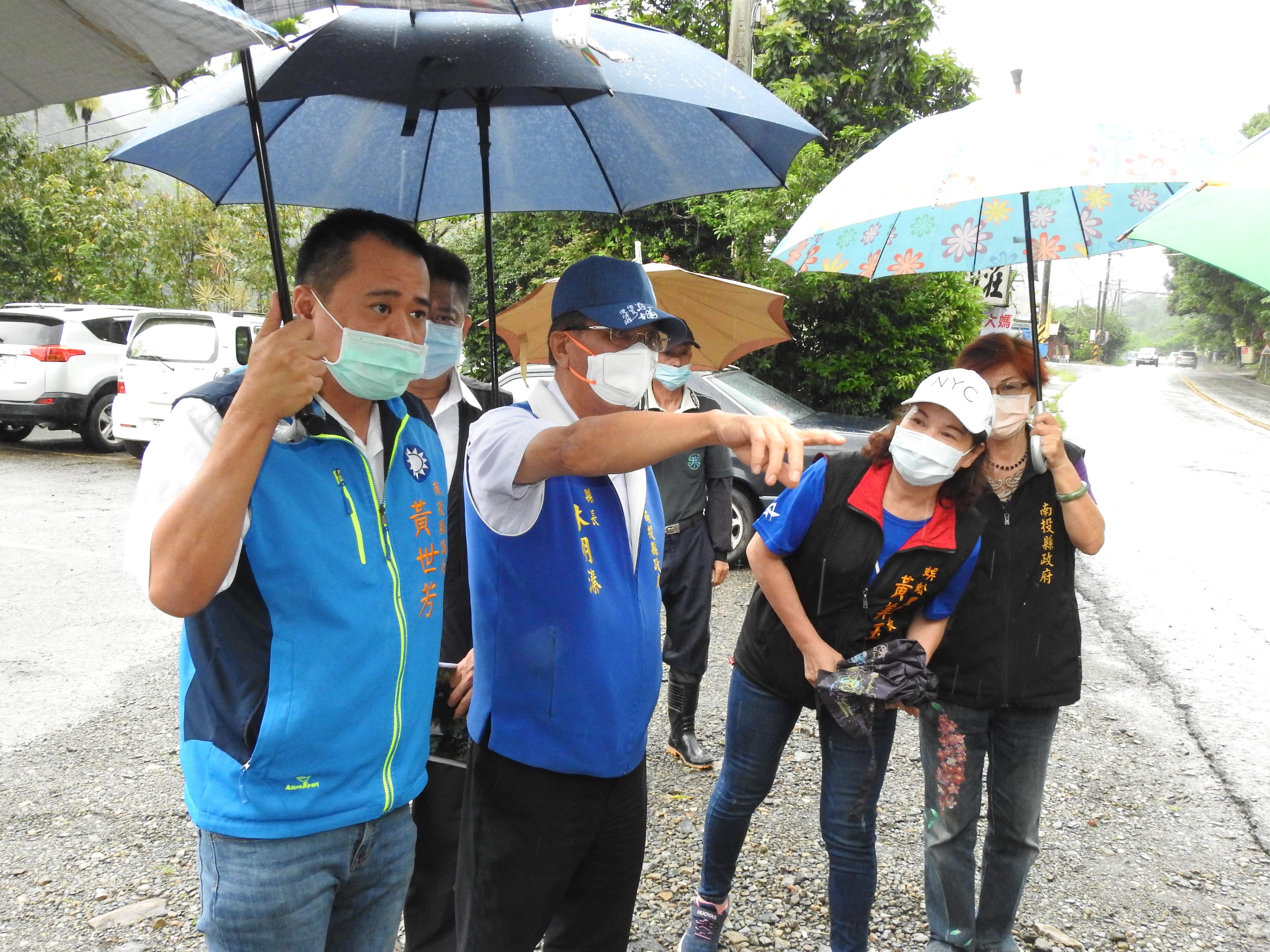 相關圖片3-林縣長會勘埔里道路排水 趕颱風來襲前砸近700萬元改善