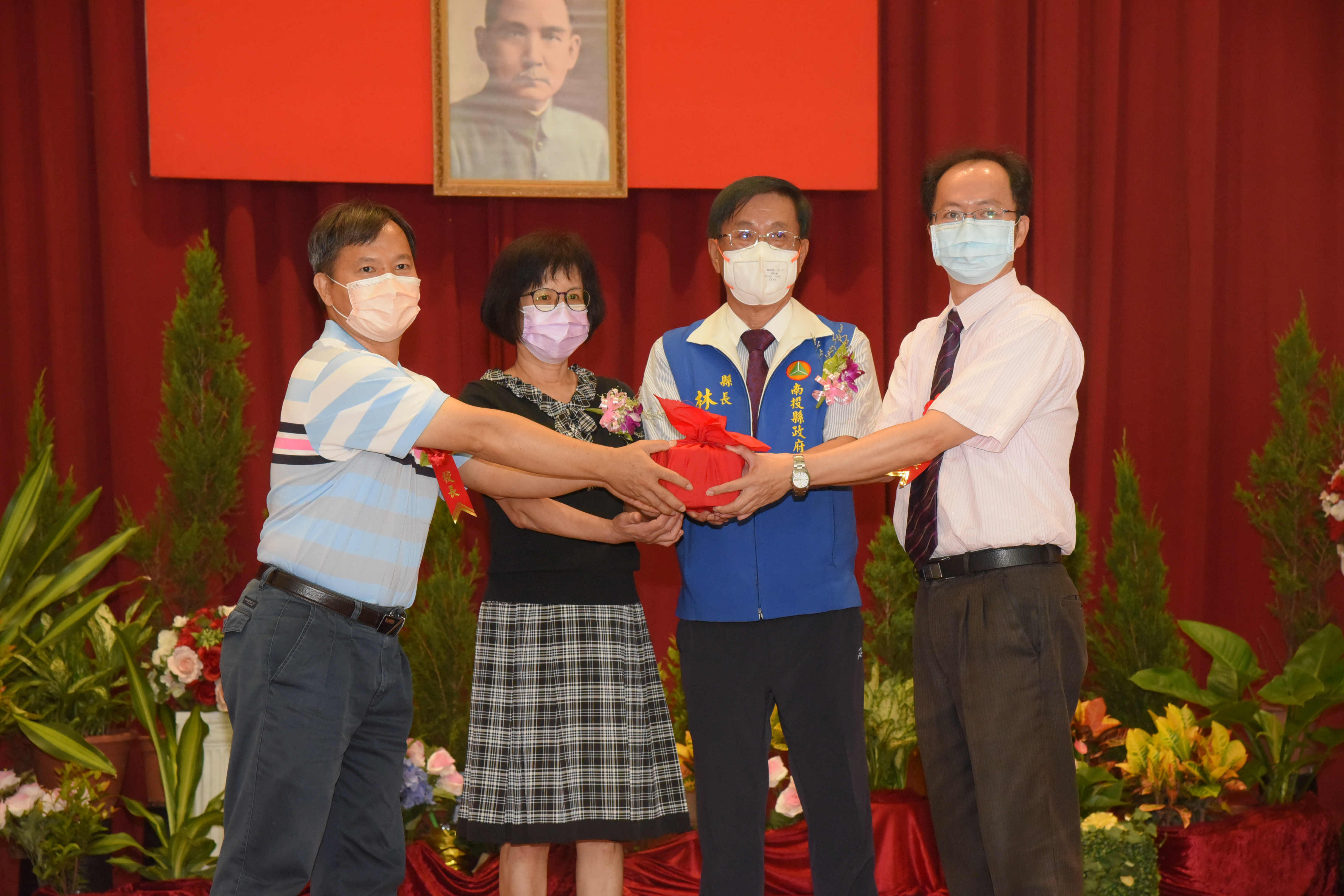 相關圖片1-南投縣老師打疫苗  開學前二週施打