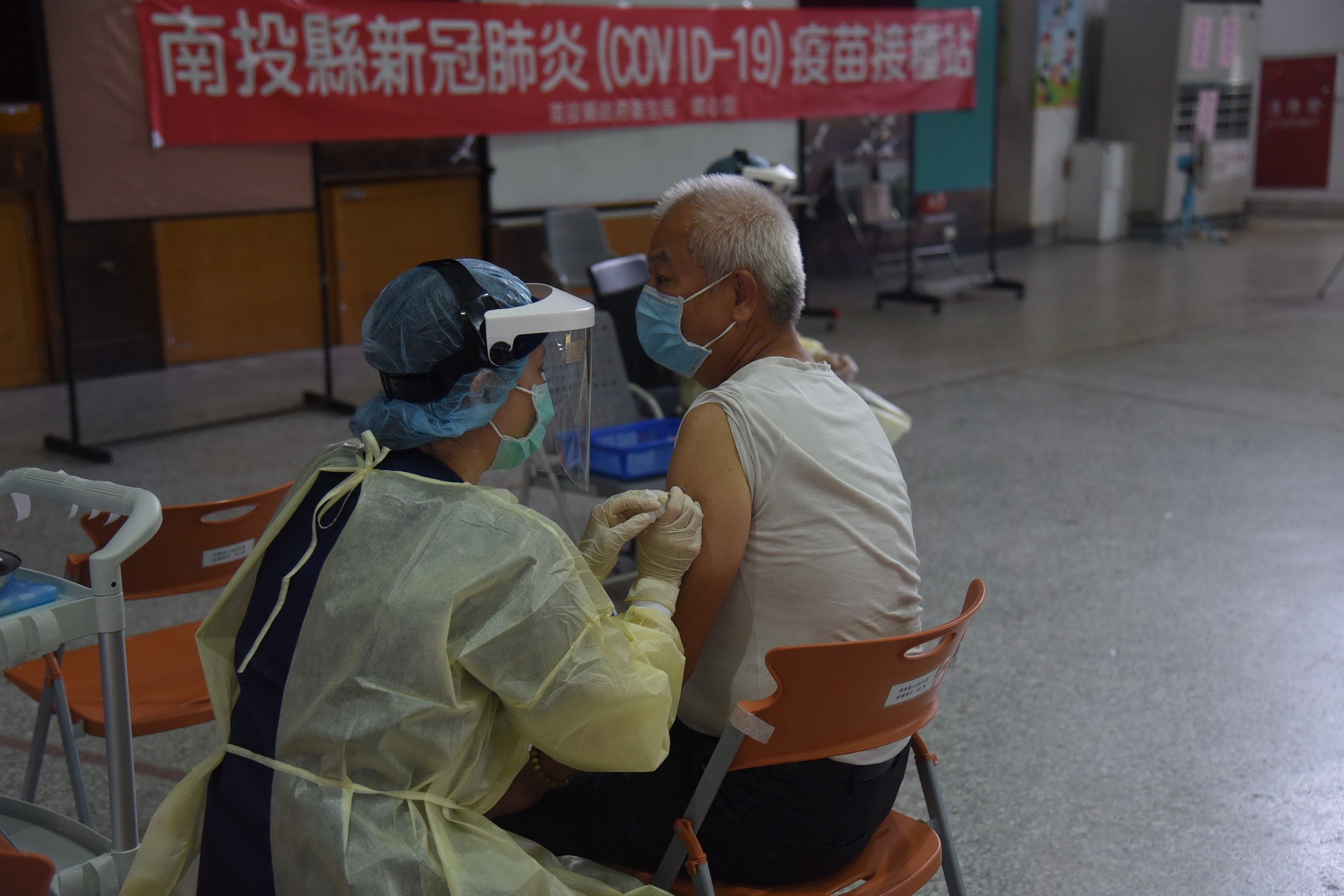 News images-Nantou County Government receives positive feedback for helping older adults aged 66 with vaccination registration, August 21