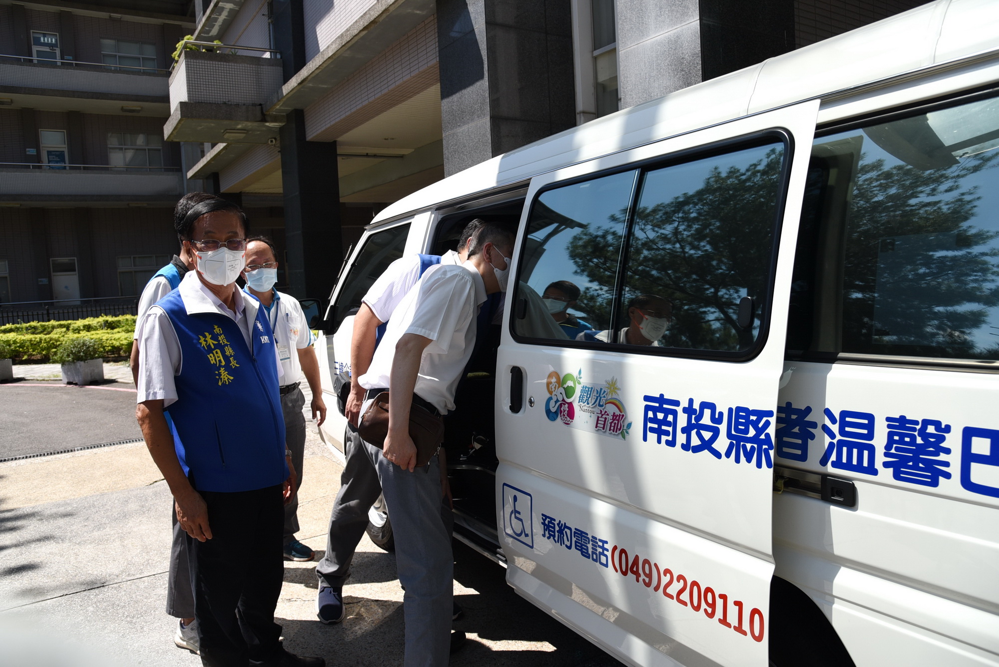 other image3-San Way International Co., Ltd. kindly donates 2 rehabilitation buses to Nantou County to help the disadvantaged, September 7
