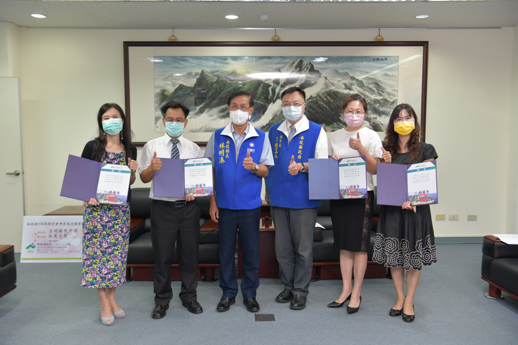 News images-A success in the “More A Less C” project. County Magistrate Lin commends the schools that get good results in the Junior High Comprehensive Assessment, September 16