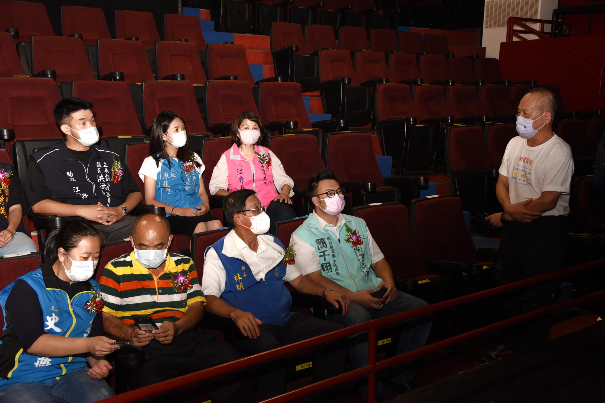 other image3-A century-old theater, a resurgence of grandeur. County Magistrate Lin unveils the nameplate of Nantou Theater, October 6
