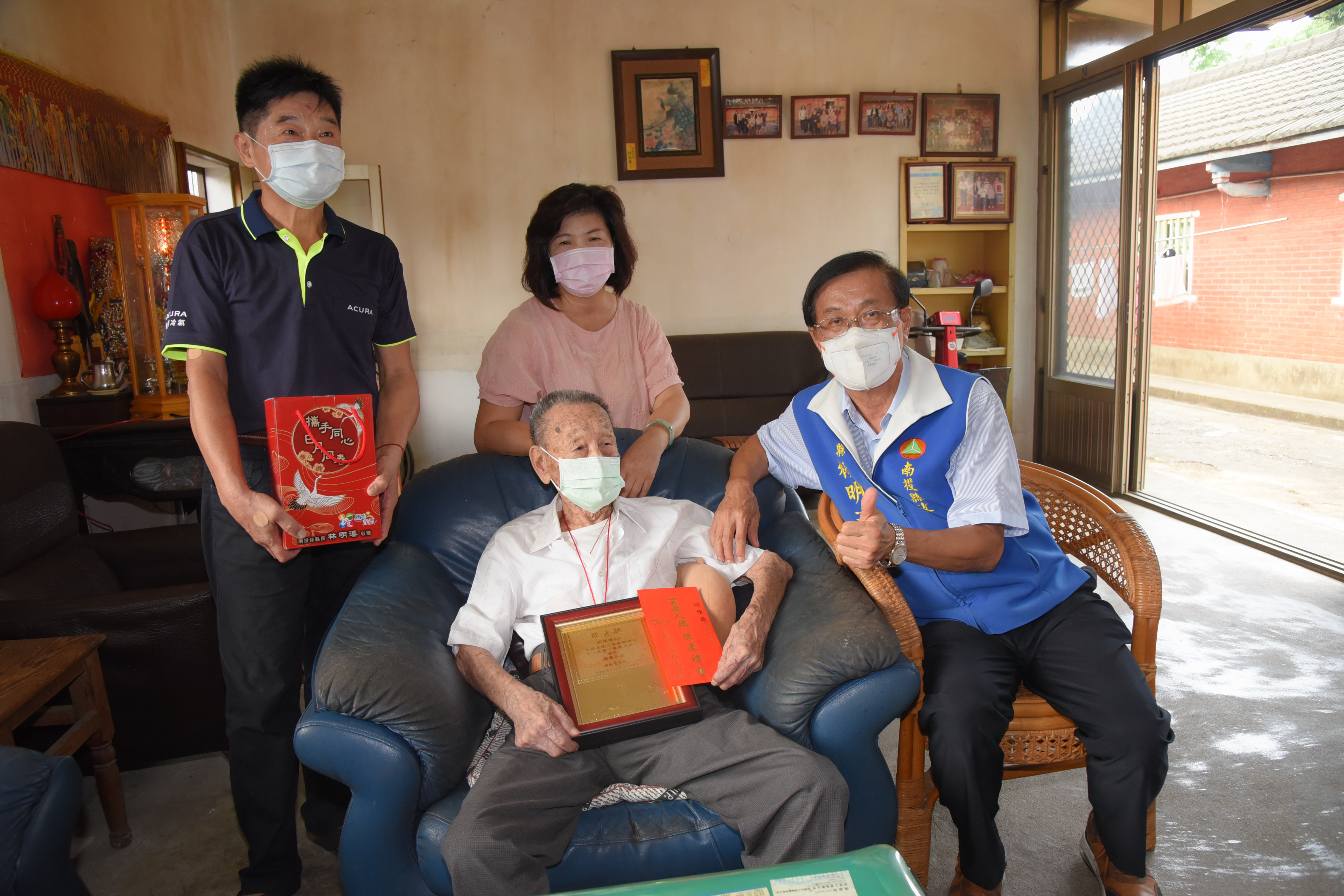 other image1-The Double Ninth Festival is near. County Magistrate Lin sends good wishes to centenarians, October 8