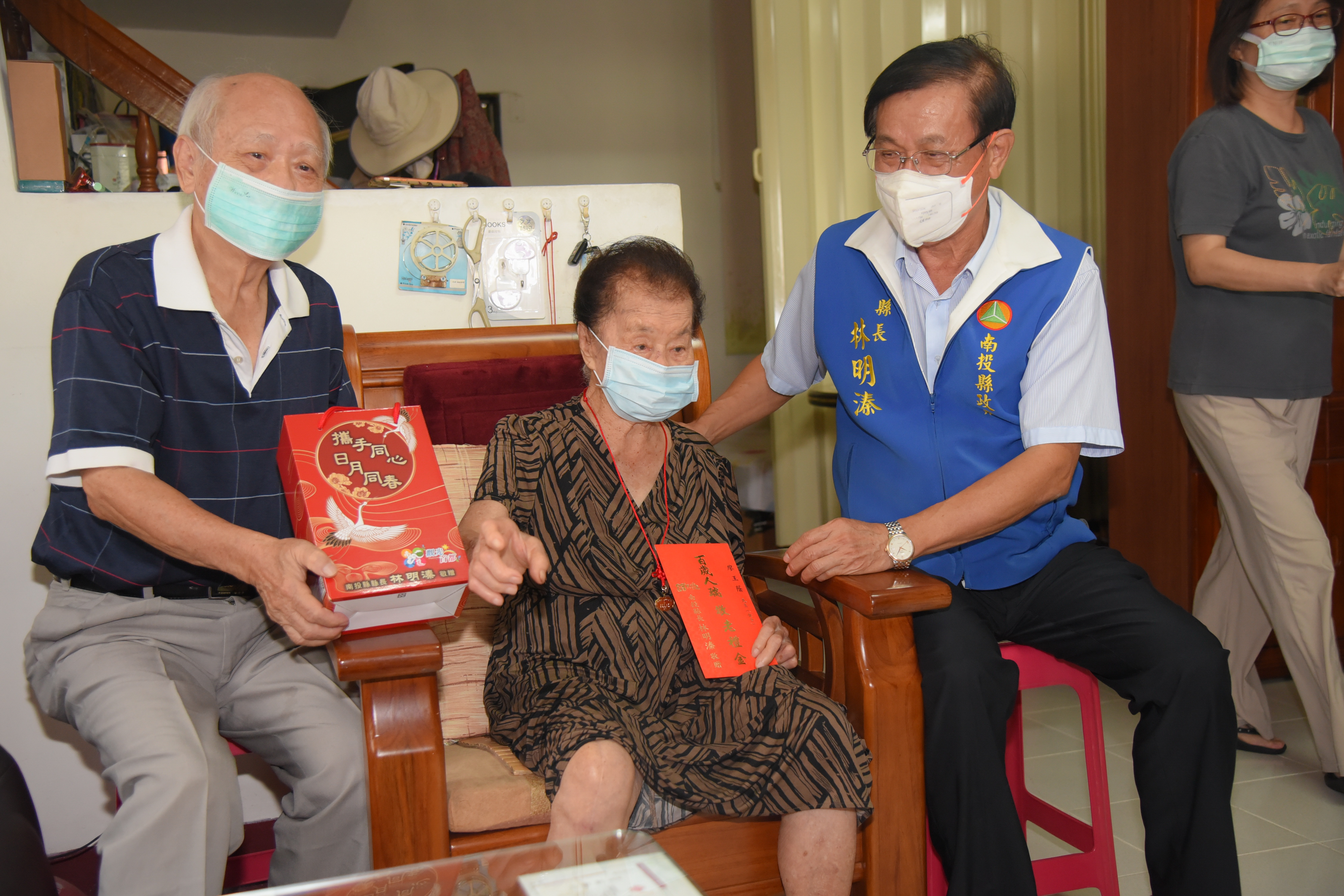 other image4-The Double Ninth Festival is near. County Magistrate Lin sends good wishes to centenarians, October 8