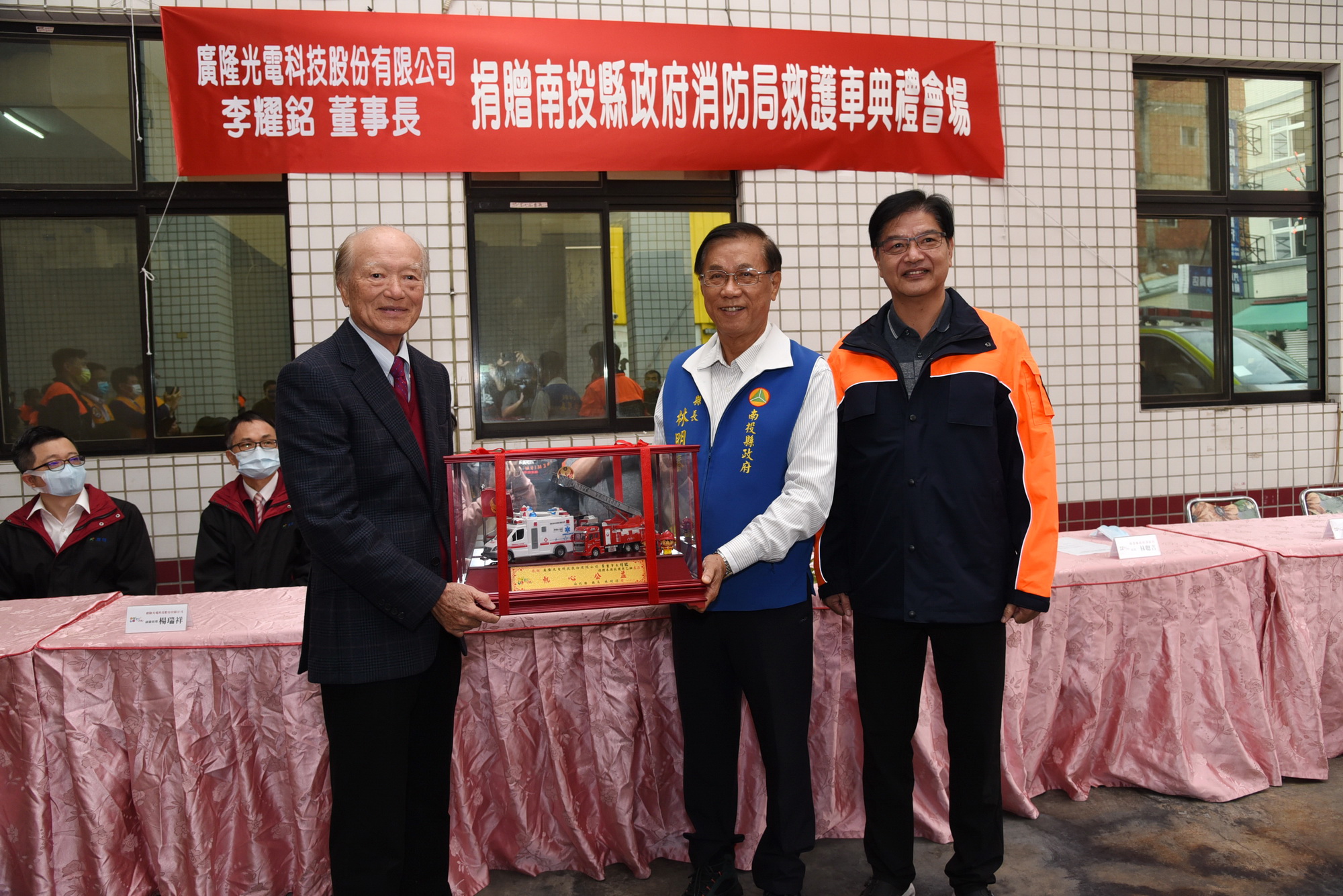 other image1-Chairman Li of Kung Long Batteries donates an ambulance, which will be allocated to the Caotun Branch for ambulance task, December 23