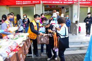 other image4-County Magistrate Lin appreciates 23 consecutive years of charity work by Fo Guang Shan, January 9
