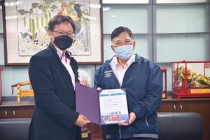 other image1-Deputy County Magistrate Chen praises Lin Ming-Chang, Wu Chun-Hsien and Chen Yu-Lin for winning the silver medal at the iENA, January 10