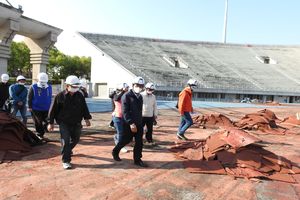 other image2-Track rehabilitation of Nantou County Stadium will be completed in May. County Magistrate Lin inspects the status and quality on the site, January 13