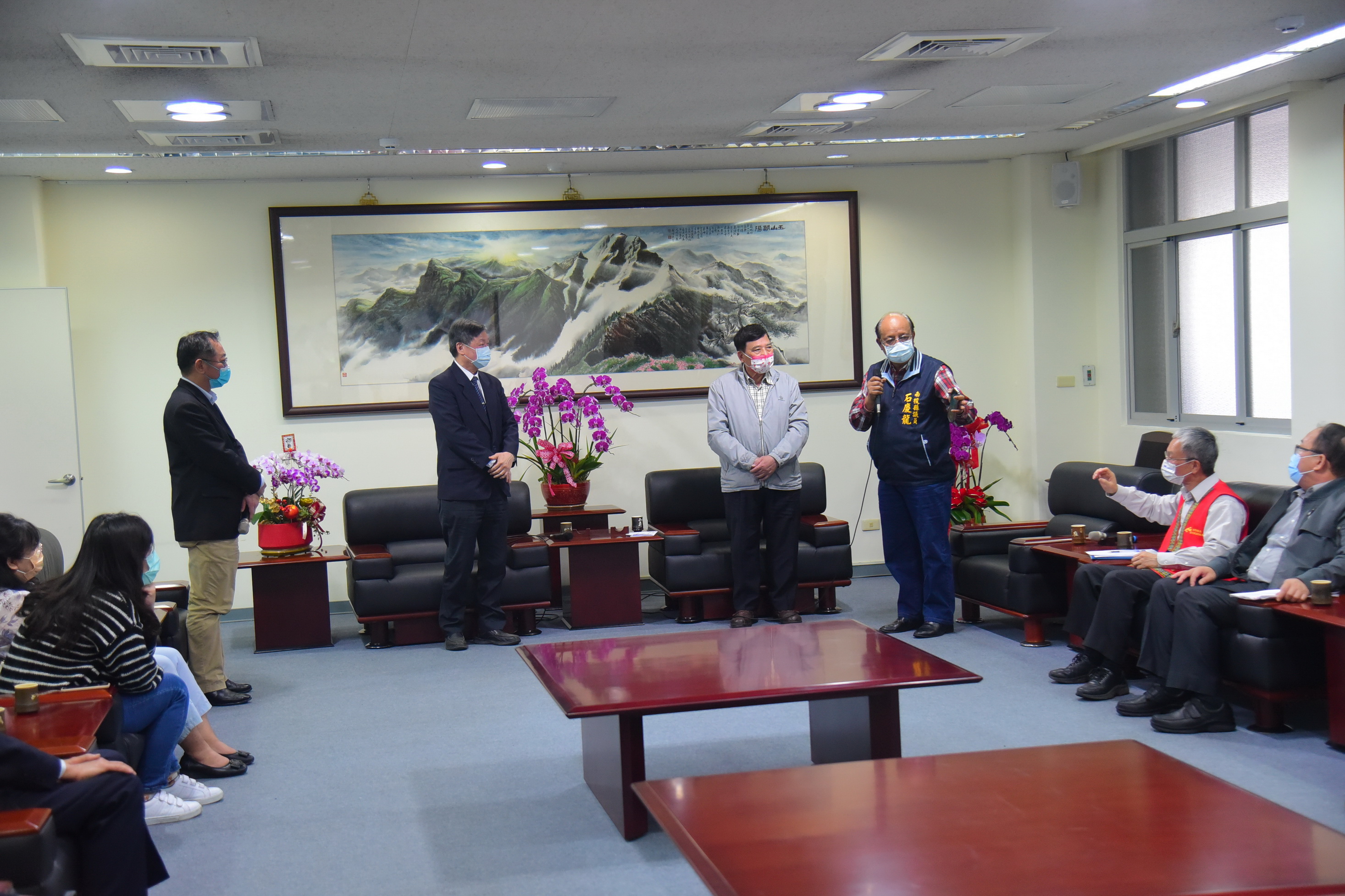 other image3-Deputy County Magistrate Chen appreciates Tzu Chi Foundation for caring for electrical safety of Thao people in pre-fabricated buildings, March 9