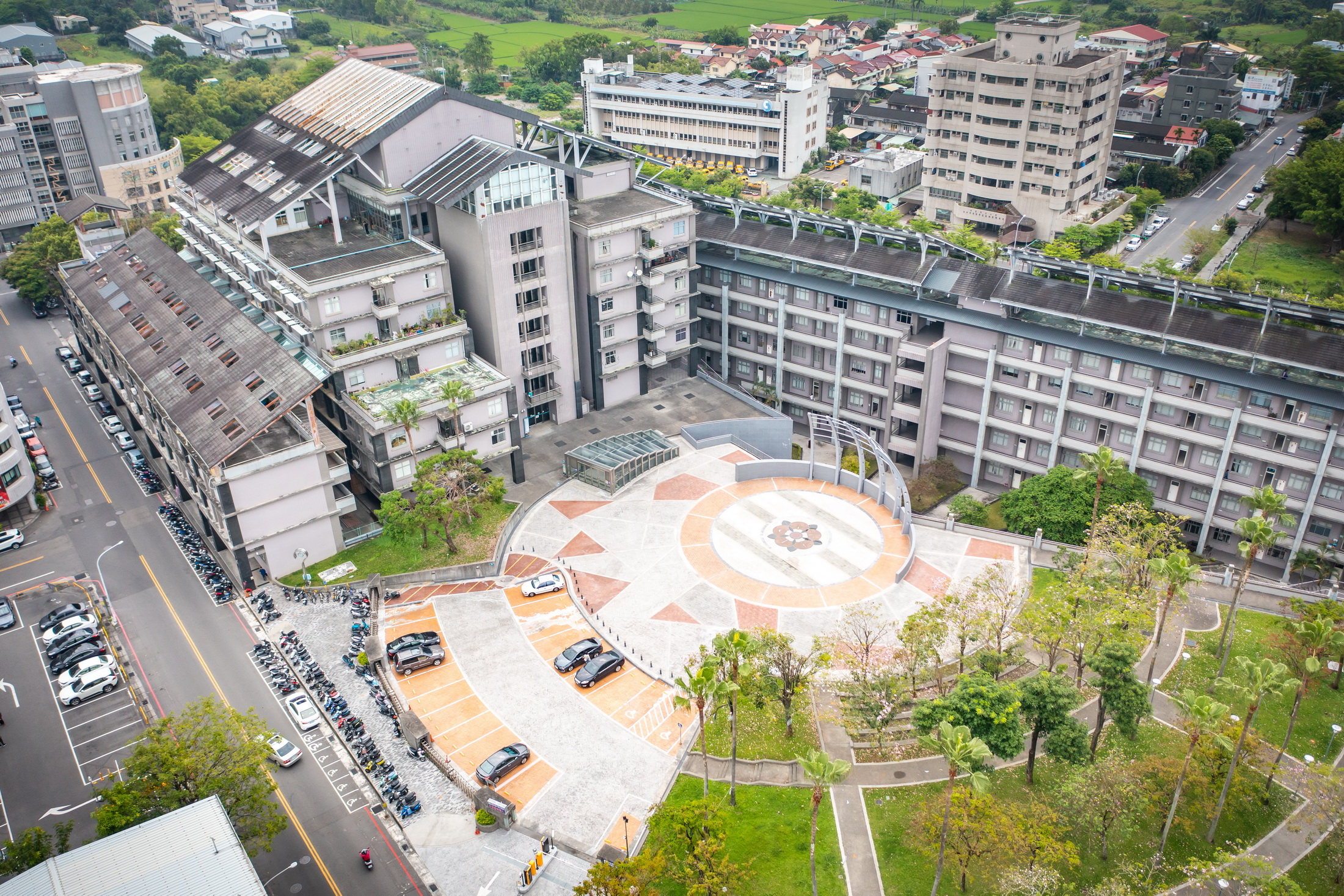 other image2-Nantou County Government Administration Building remains in service during reconstruction, April 8