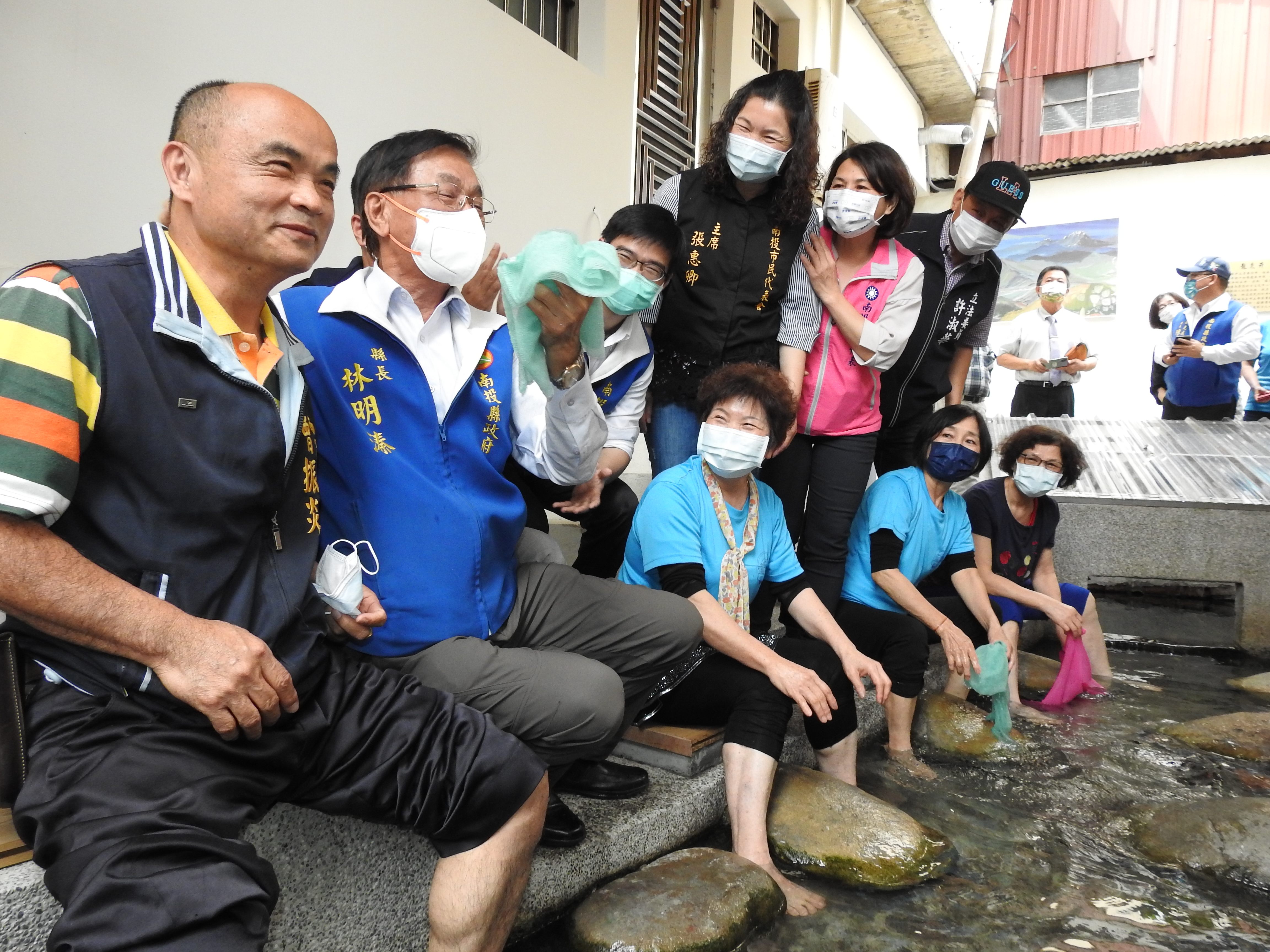 News images-Bringing back the glory of Dragon Spring Well Laundry with murals and lamps, April 8