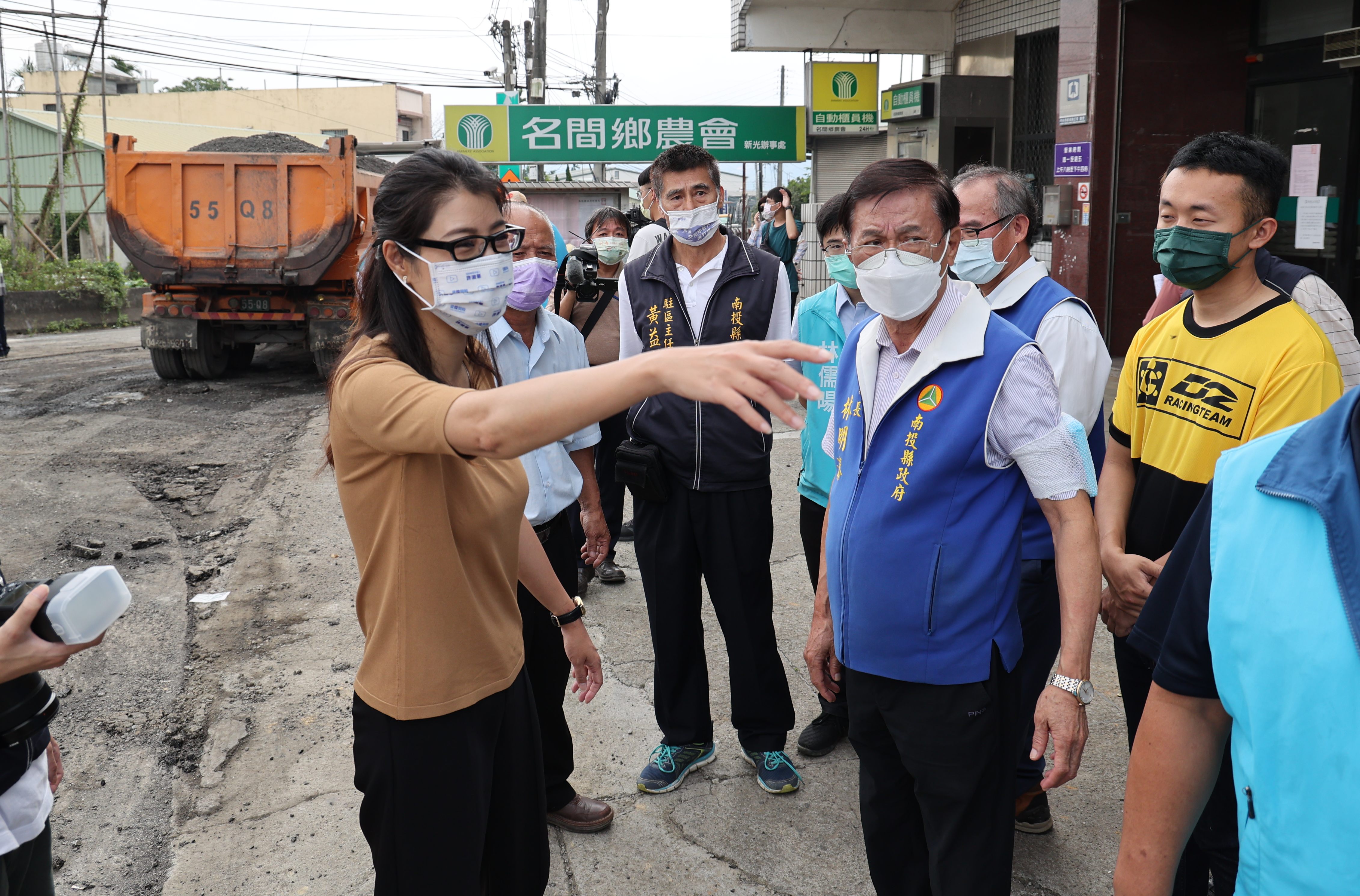 (開新視窗)連至 名間出林虎路全線翻新月底完工 林縣長感謝許淑華助爭補助1 完整照片