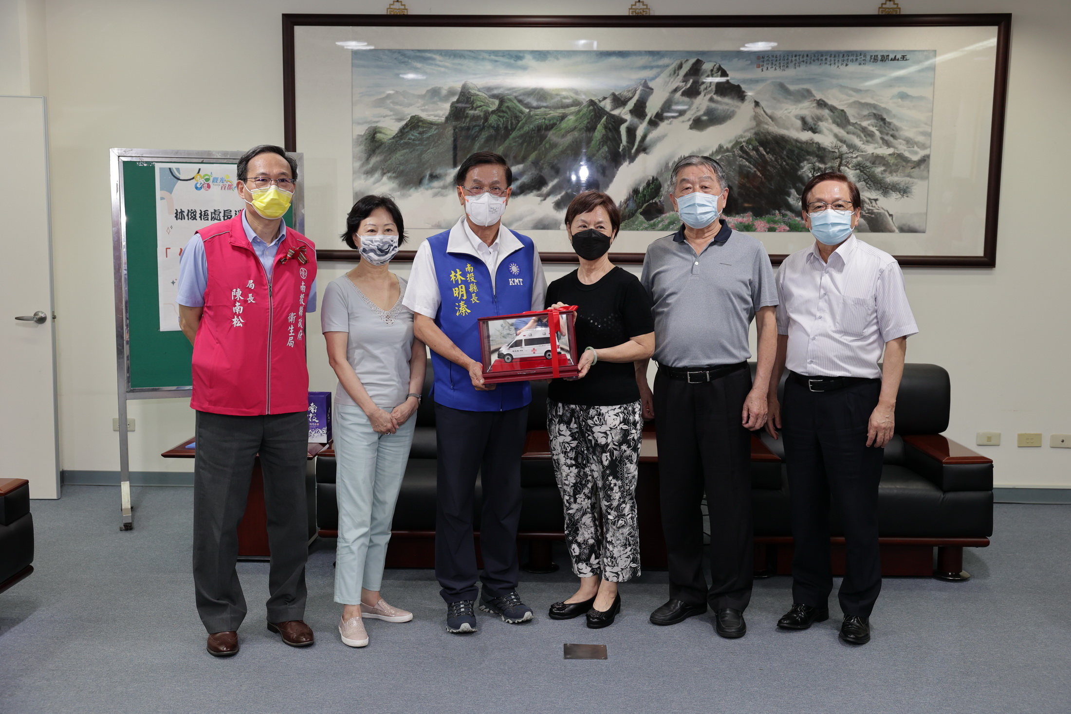 News images-An ambulance donated by offspring to continue the love of former director of the Social and Labor Affairs, May 11