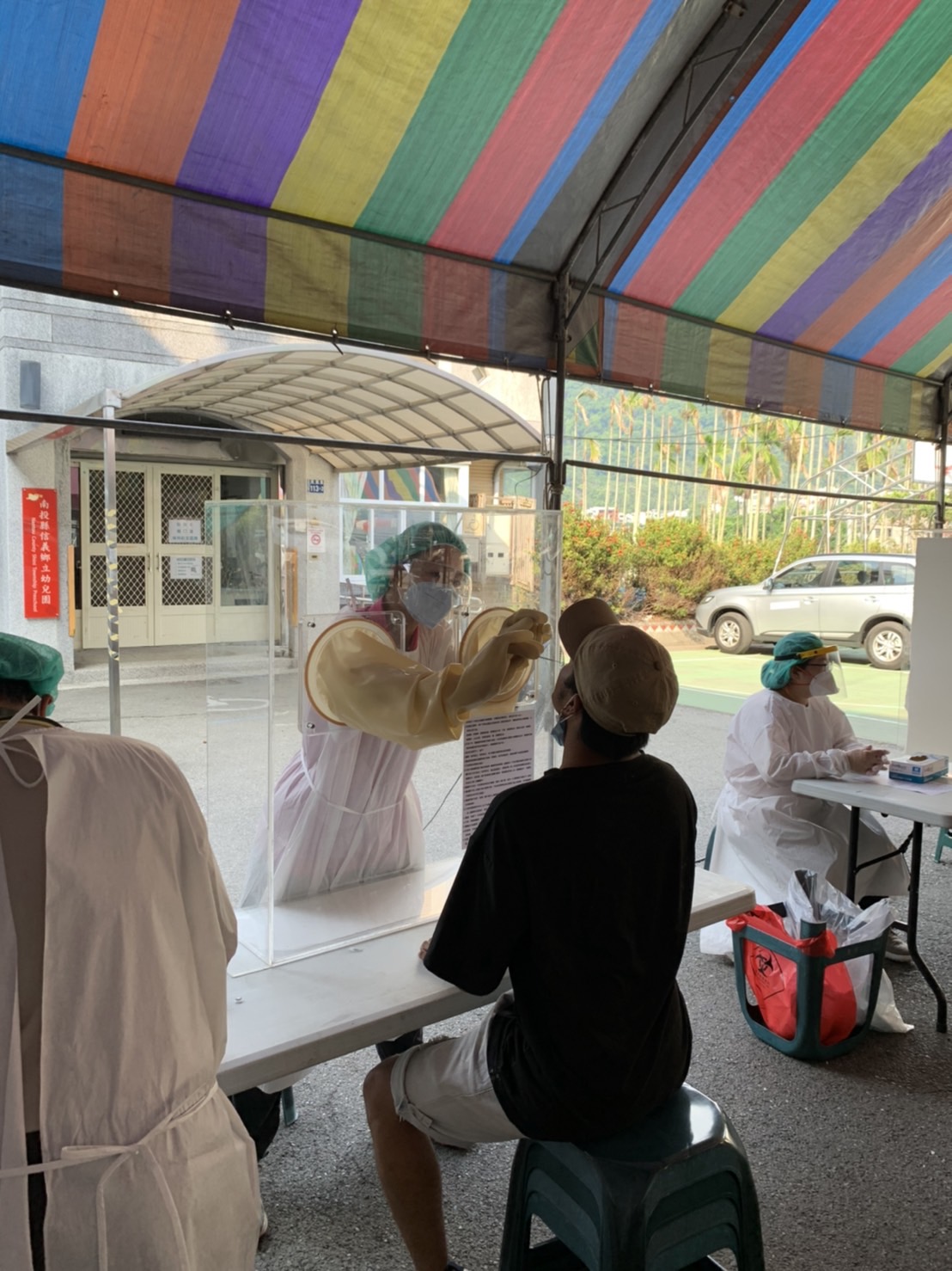 other image2-County Magistrate Lin pays tribute to healthcare workers on International Nurses Day, May 12