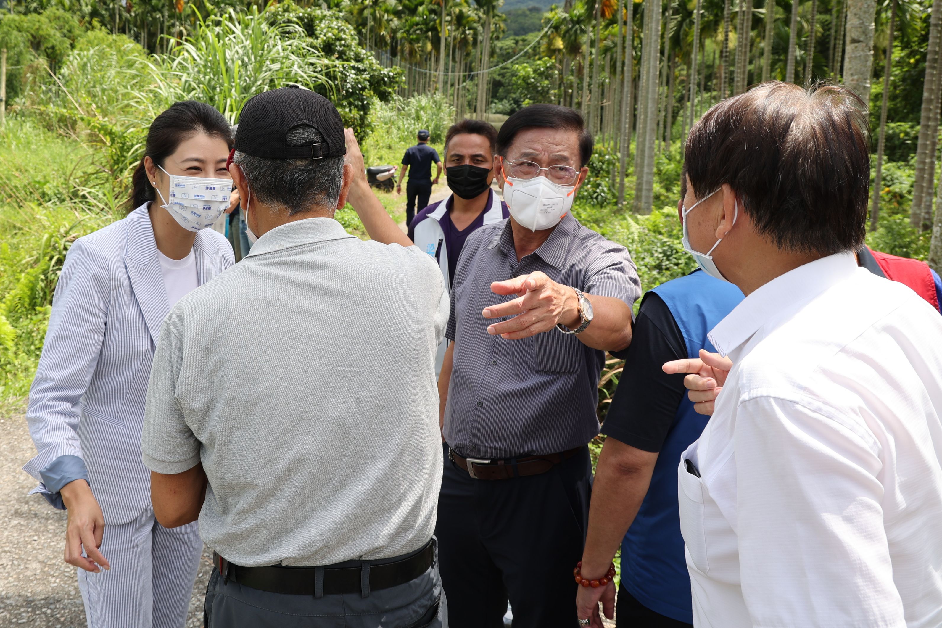(開新視窗)連至 仁愛原鄉農園無水可用 林縣長會勘允增闢灌溉溝渠 完整照片
