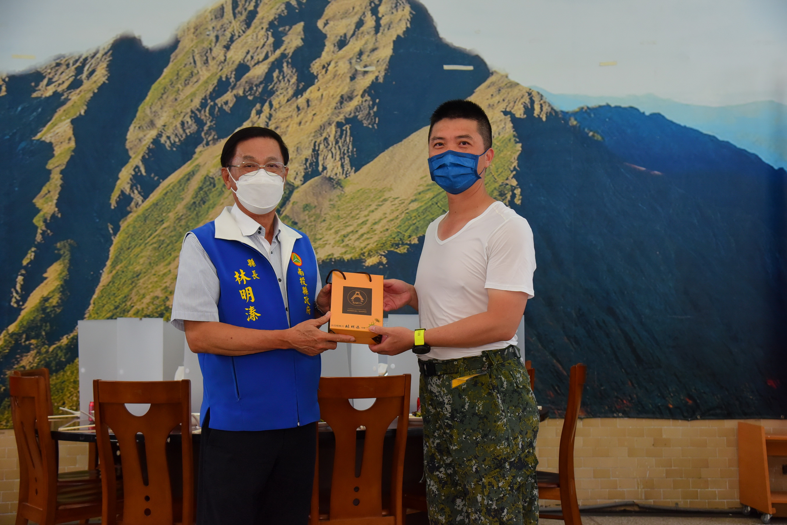 other image1-County Magistrate Lin shows appreciation to reservists at Chenggongling, June 23