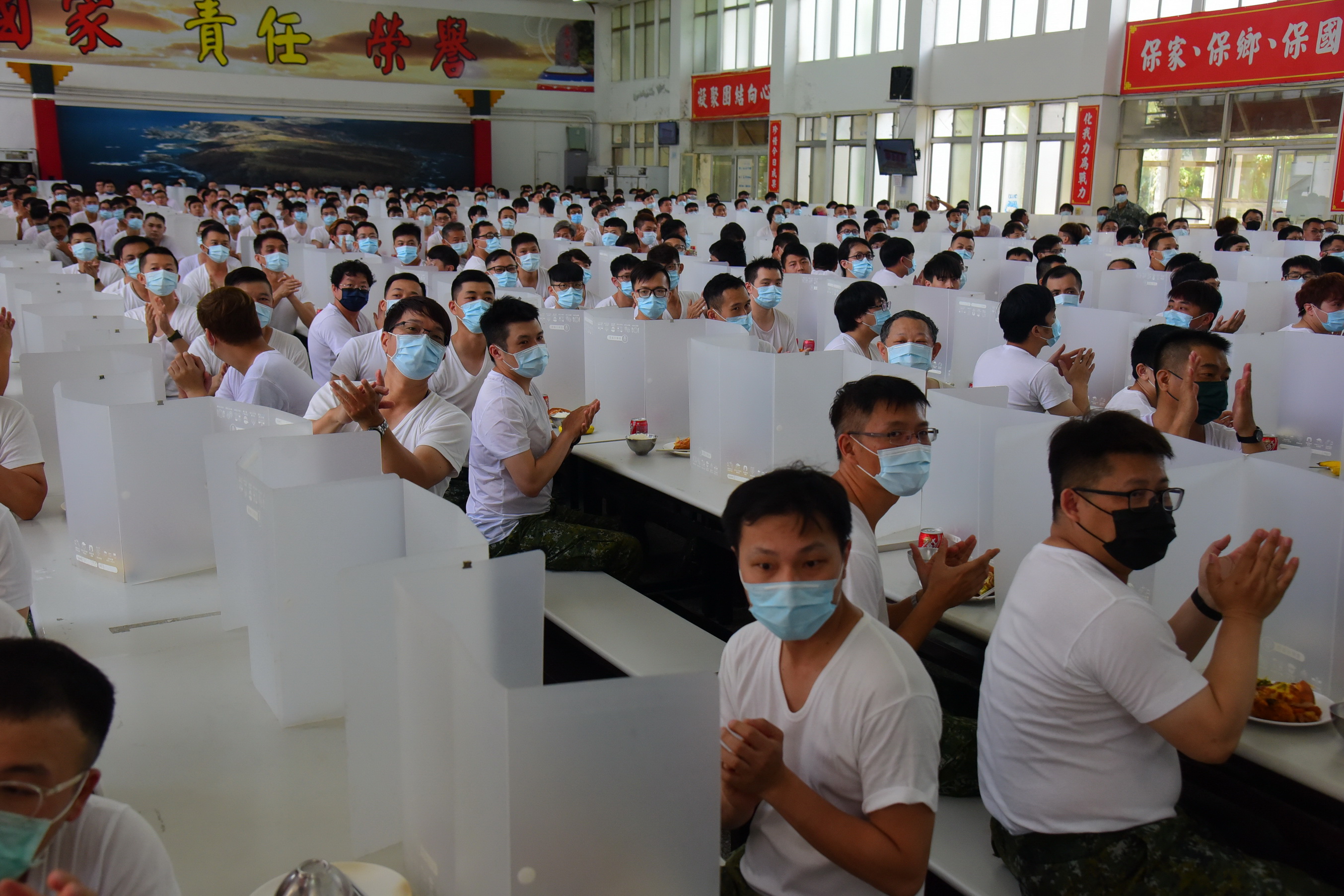 other image4-County Magistrate Lin shows appreciation to reservists at Chenggongling, June 23