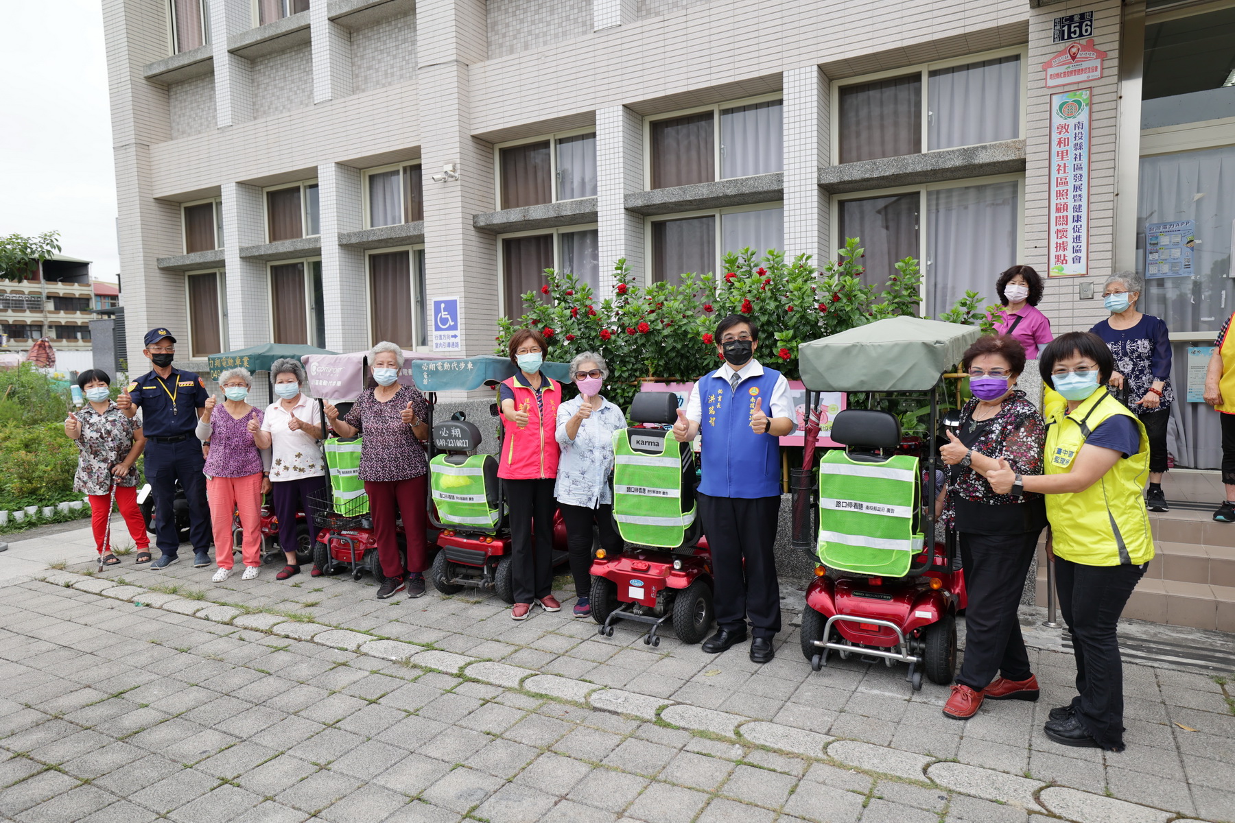 other image2-Nantou County Government promotes road safety, Secretary-general Hung leads older adults to learn blind spots, July 15