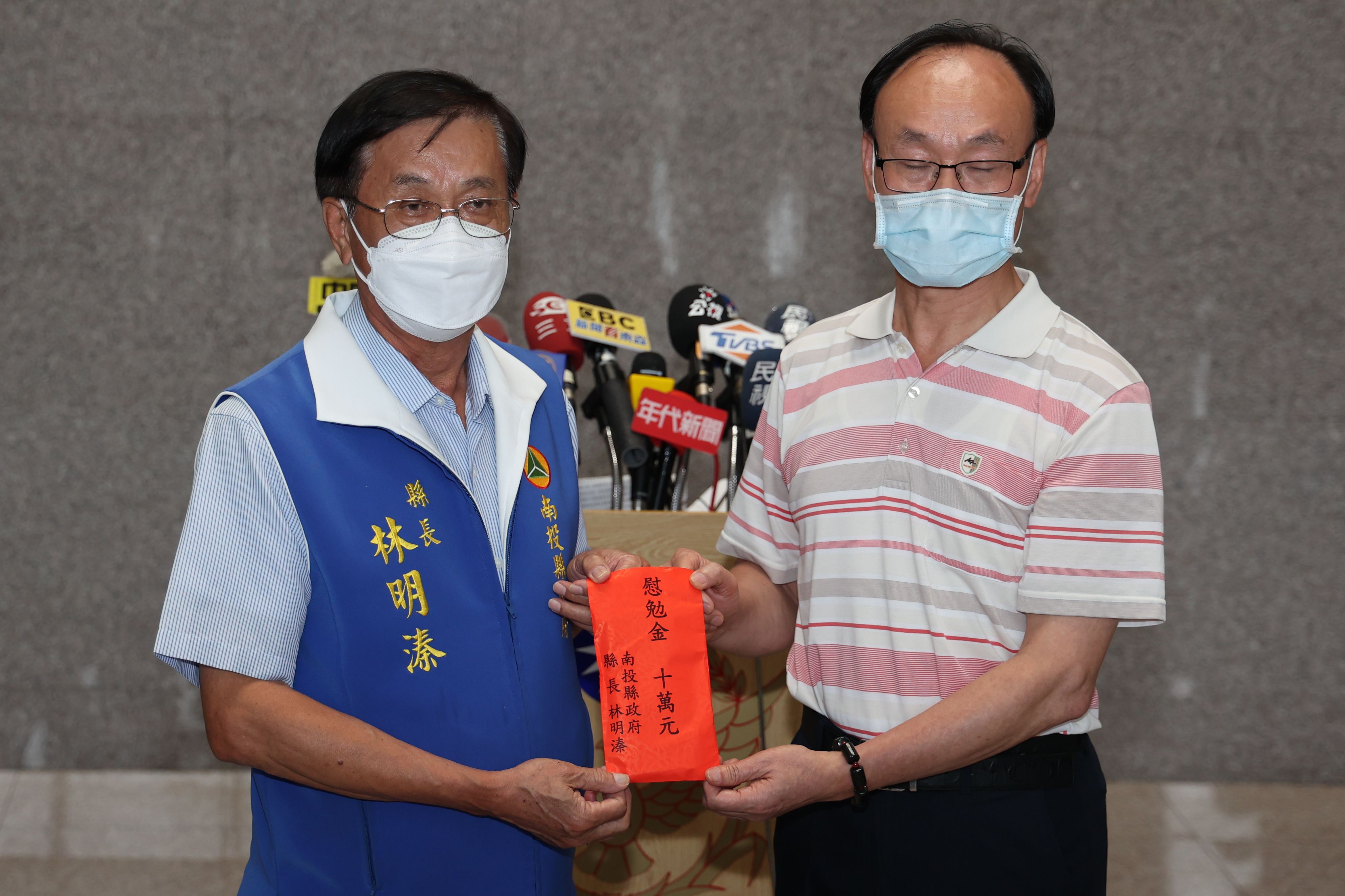 other image1-Caotun shooting solved in 21 hours, County Magistrate Lin awards NT$ 100,000 to the police for their painstaking efforts and urges crackdown on illegal firearms, July 15