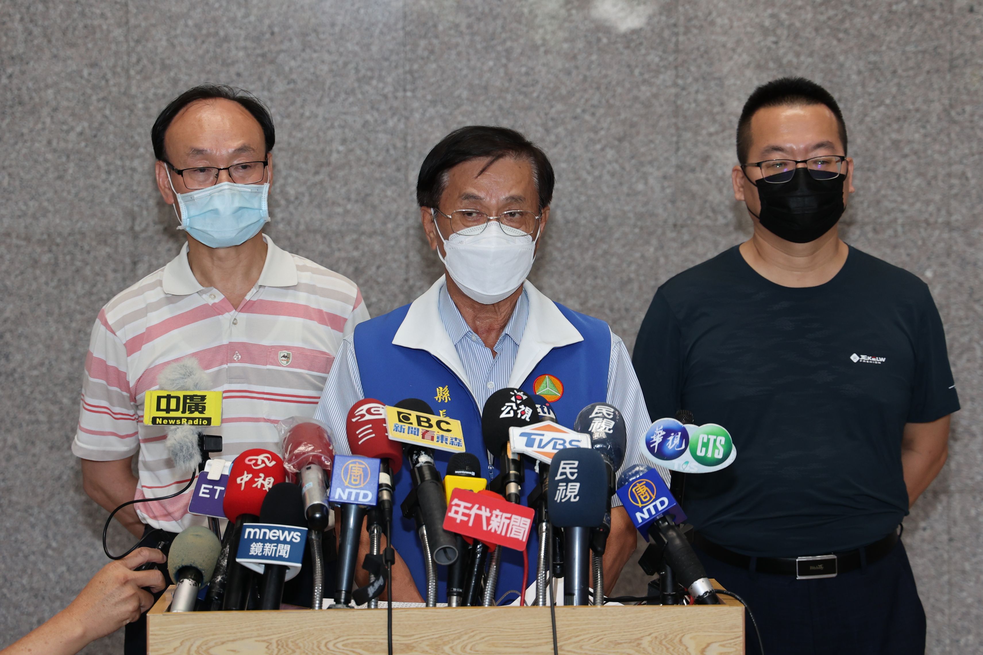 other image4-Caotun shooting solved in 21 hours, County Magistrate Lin awards NT$ 100,000 to the police for their painstaking efforts and urges crackdown on illegal firearms, July 15