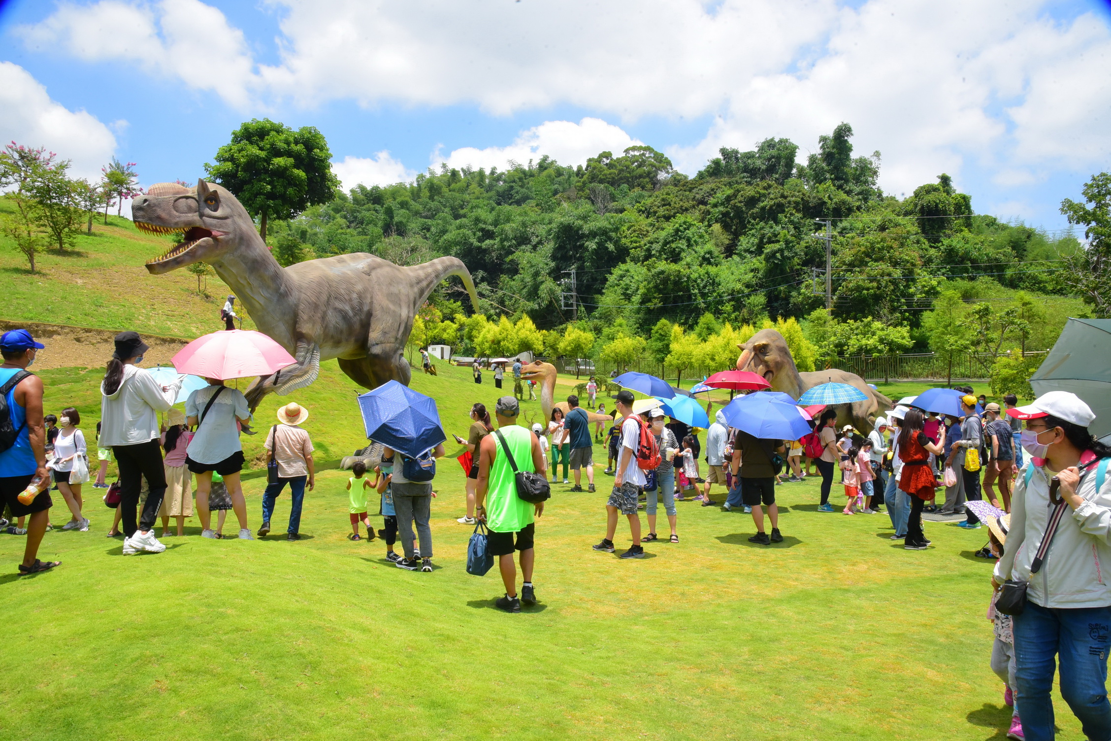 other image2-JOJOZOO PARK Visitor Center opens, over 5,000 people rush in to visit, July 24