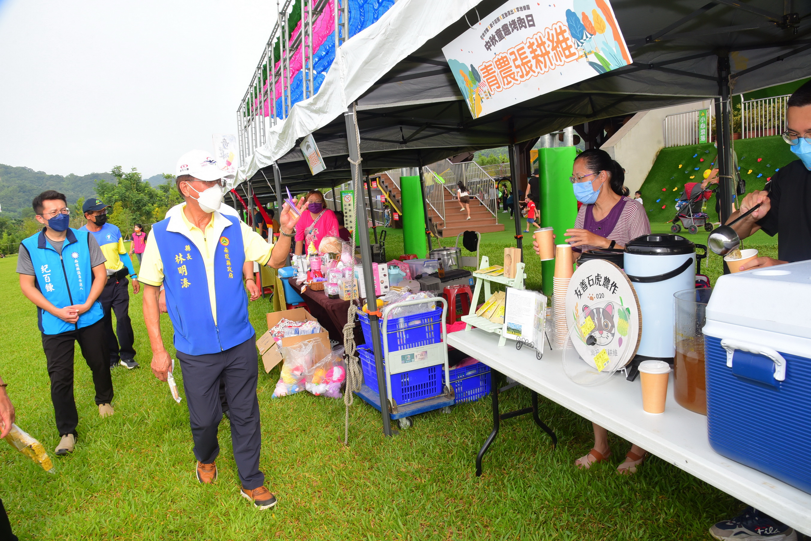 other image2-Parent-Child Joy over BBQ at Mingjian Eco-Park as 2000 parents and children jointly celebrate Mid-Autumn , September 10
