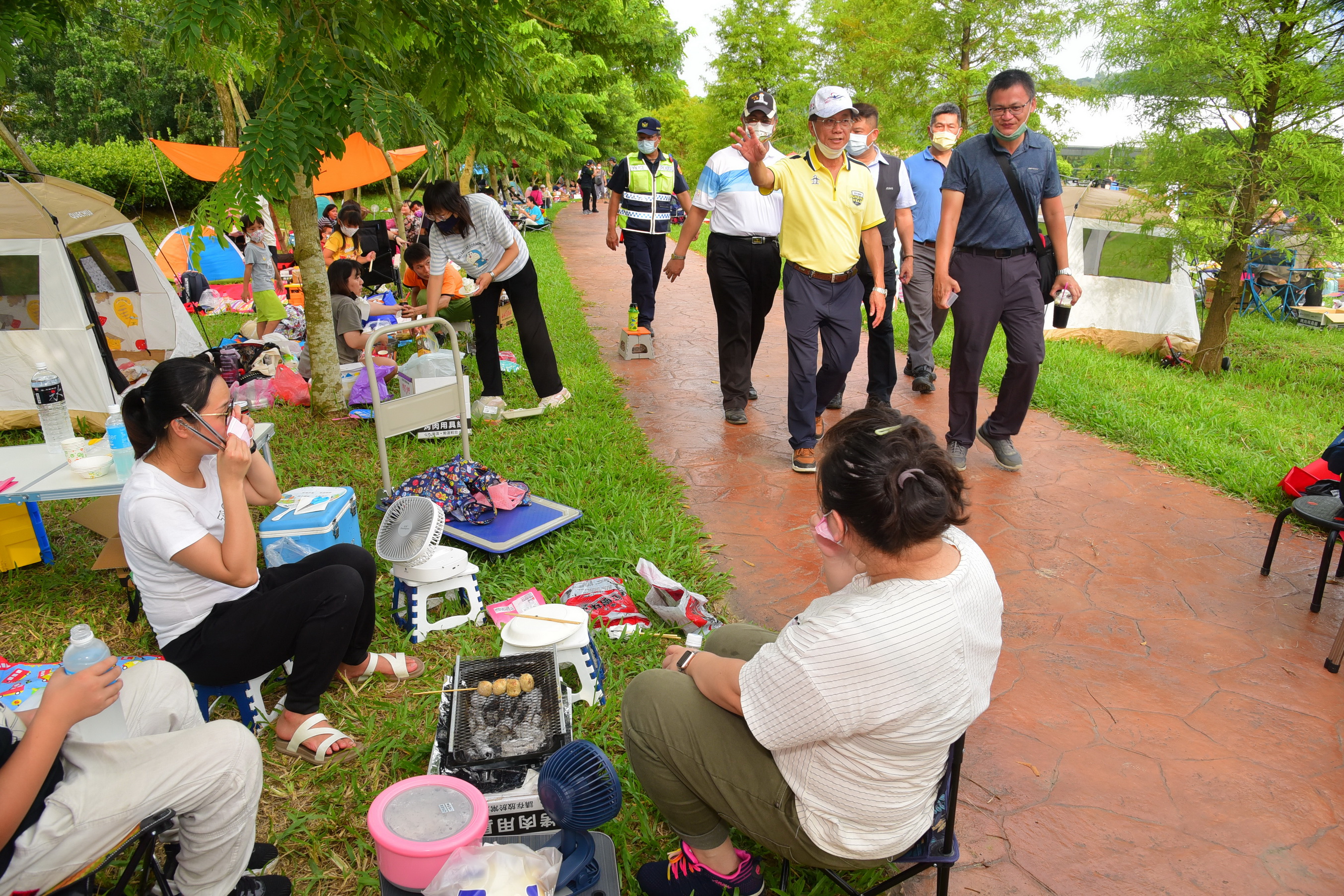 other image3-Parent-Child Joy over BBQ at Mingjian Eco-Park as 2000 parents and children jointly celebrate Mid-Autumn , September 10